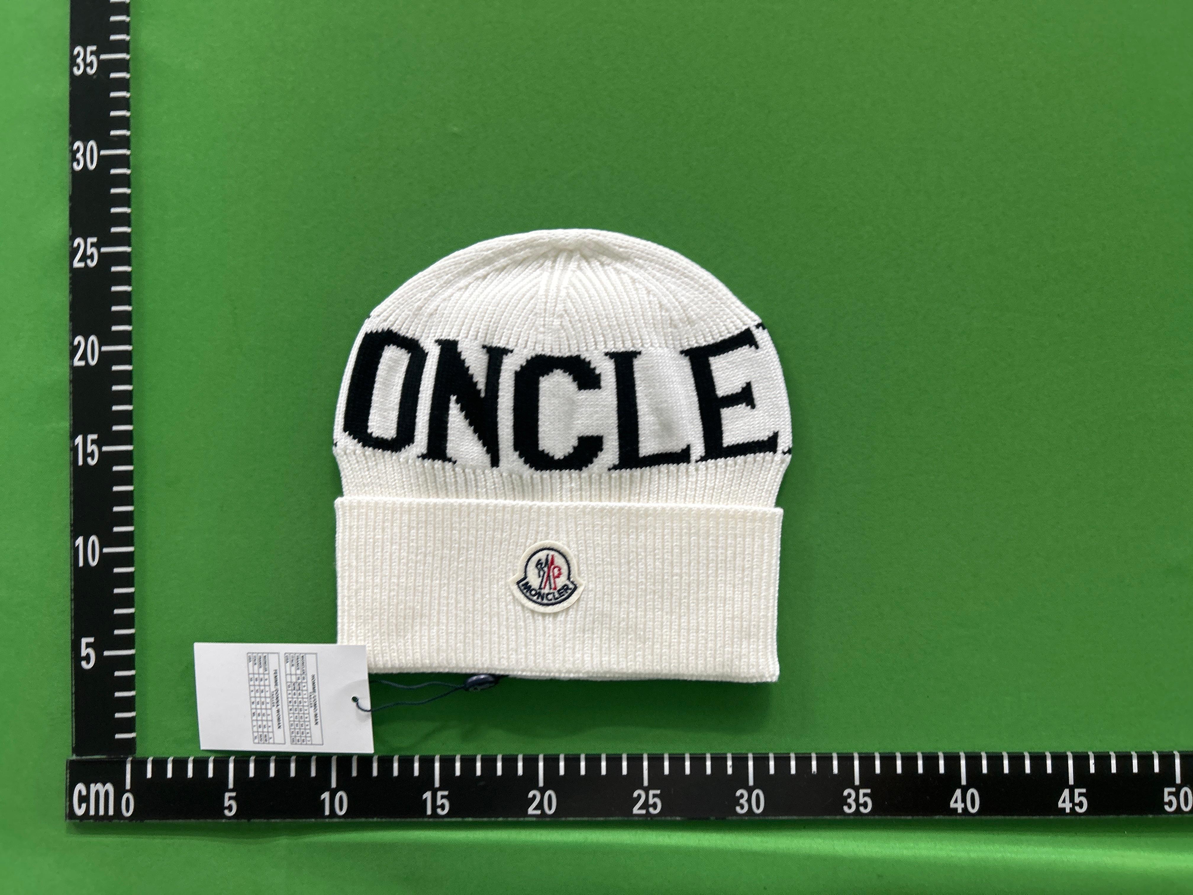 Foto QC 4 de Moncler Logo Beanie Cream