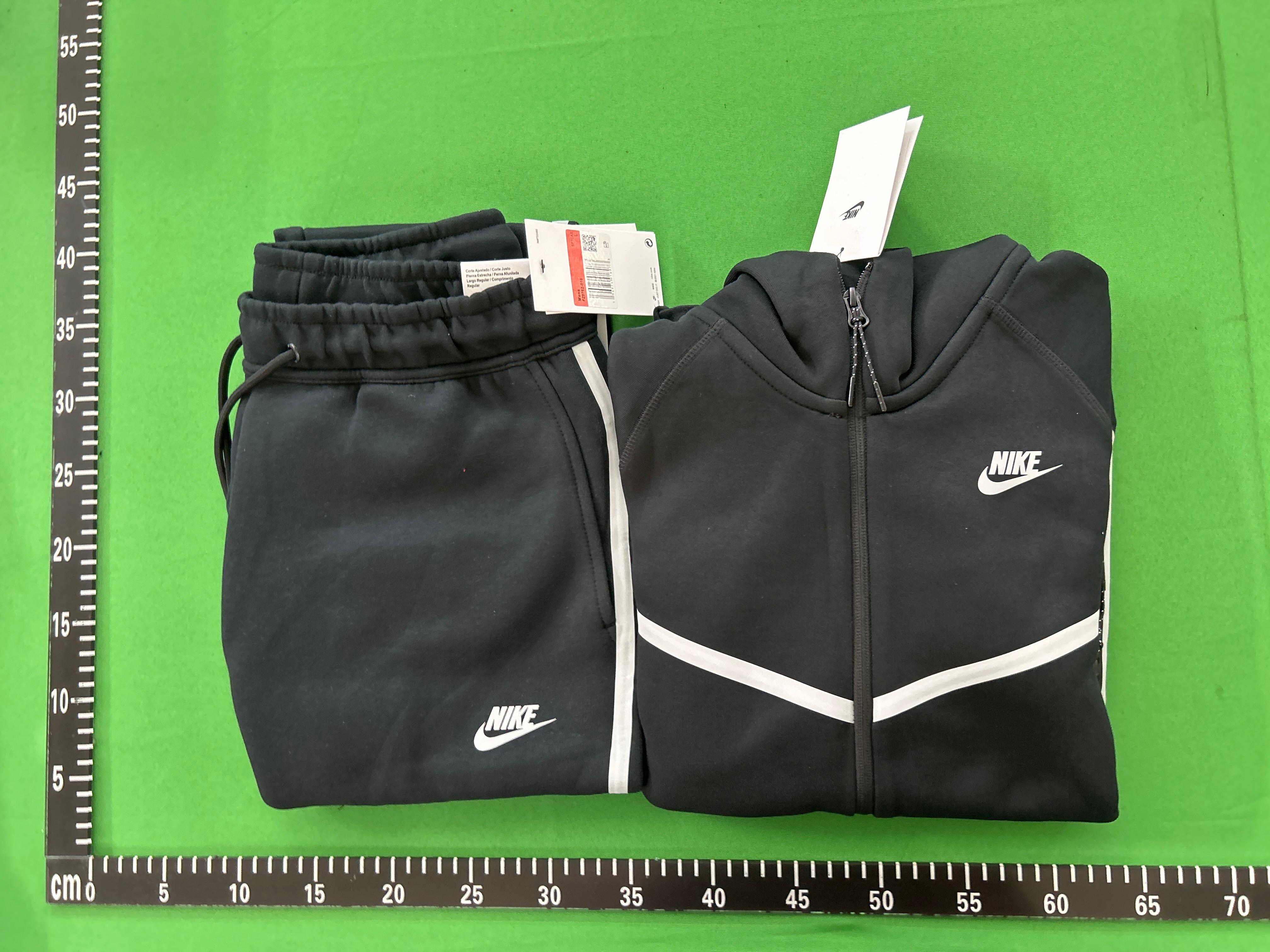 Foto QC 1 de Nike x Syna World Tech Fleece Set 2-Piece Black/Metallic Red Bronze