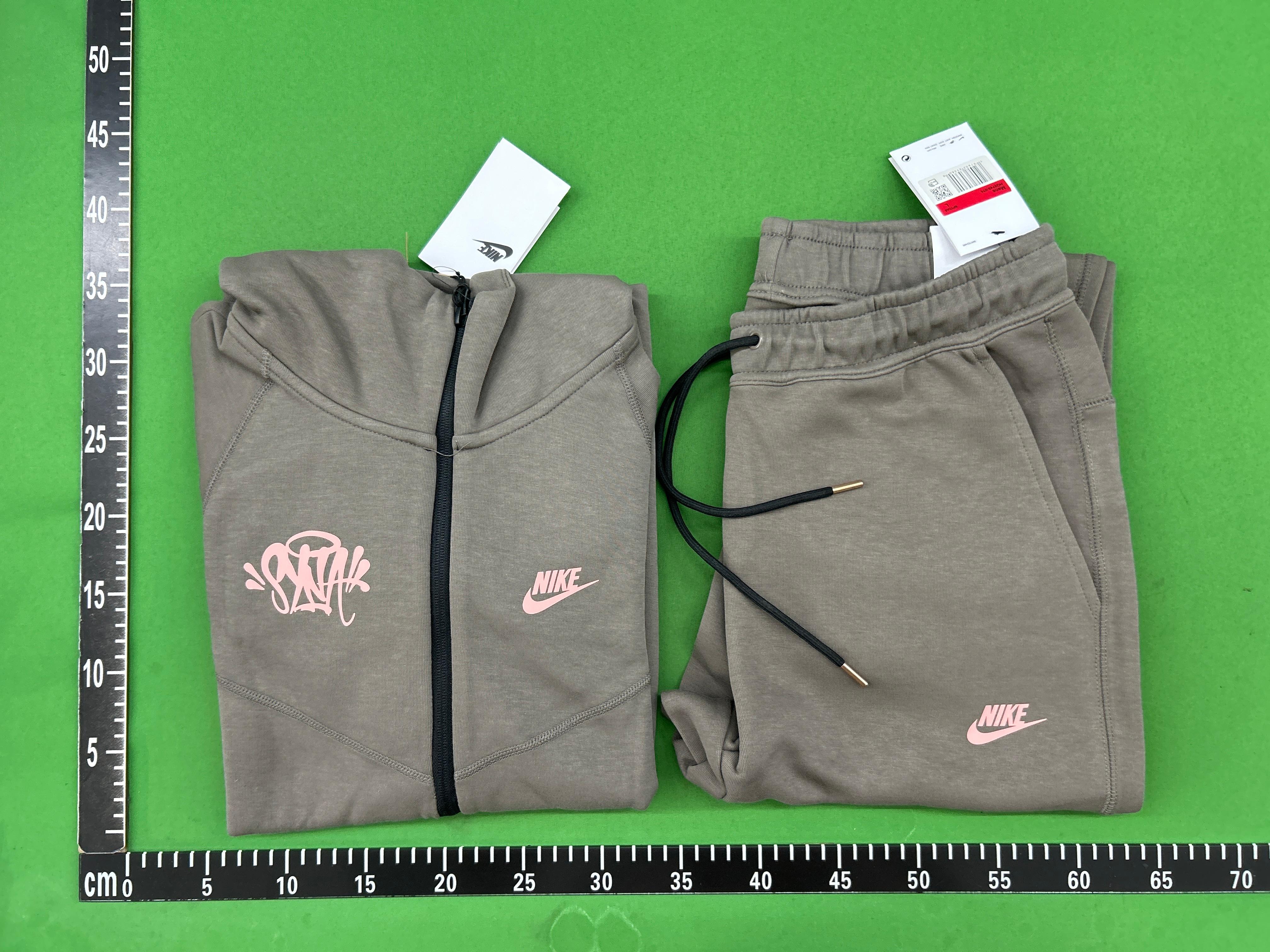 Foto QC 5 de Syna x Nike Tech Fleece Set 2-Piece Grey Black