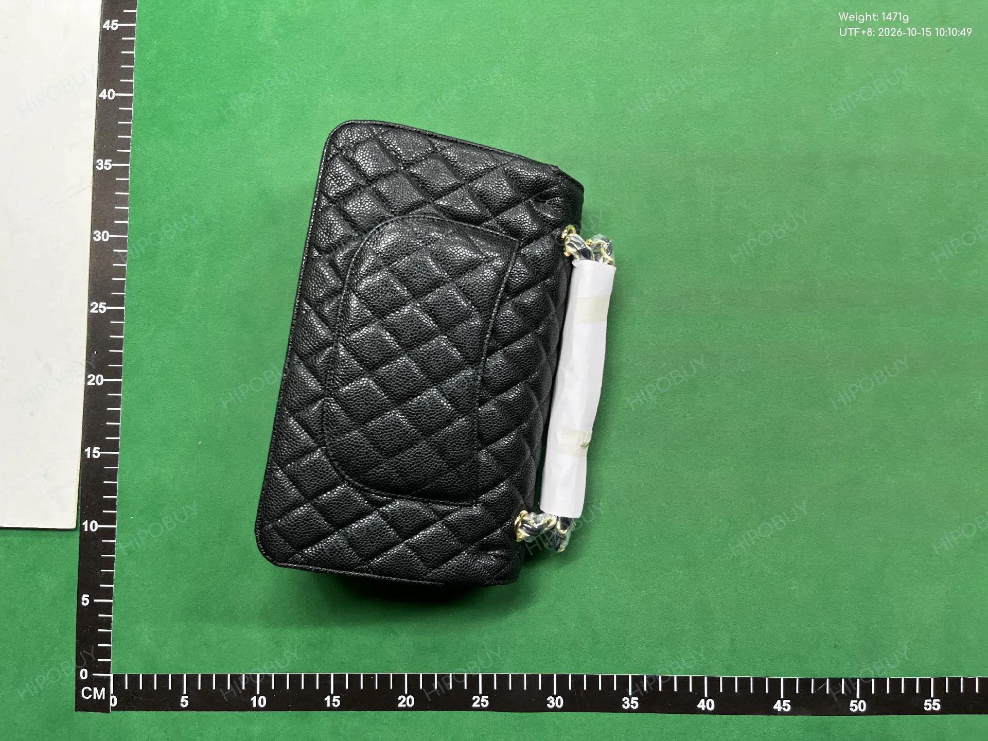 Foto QC 2 de Chanel Classic Flap 25 Beige Caviar Leather