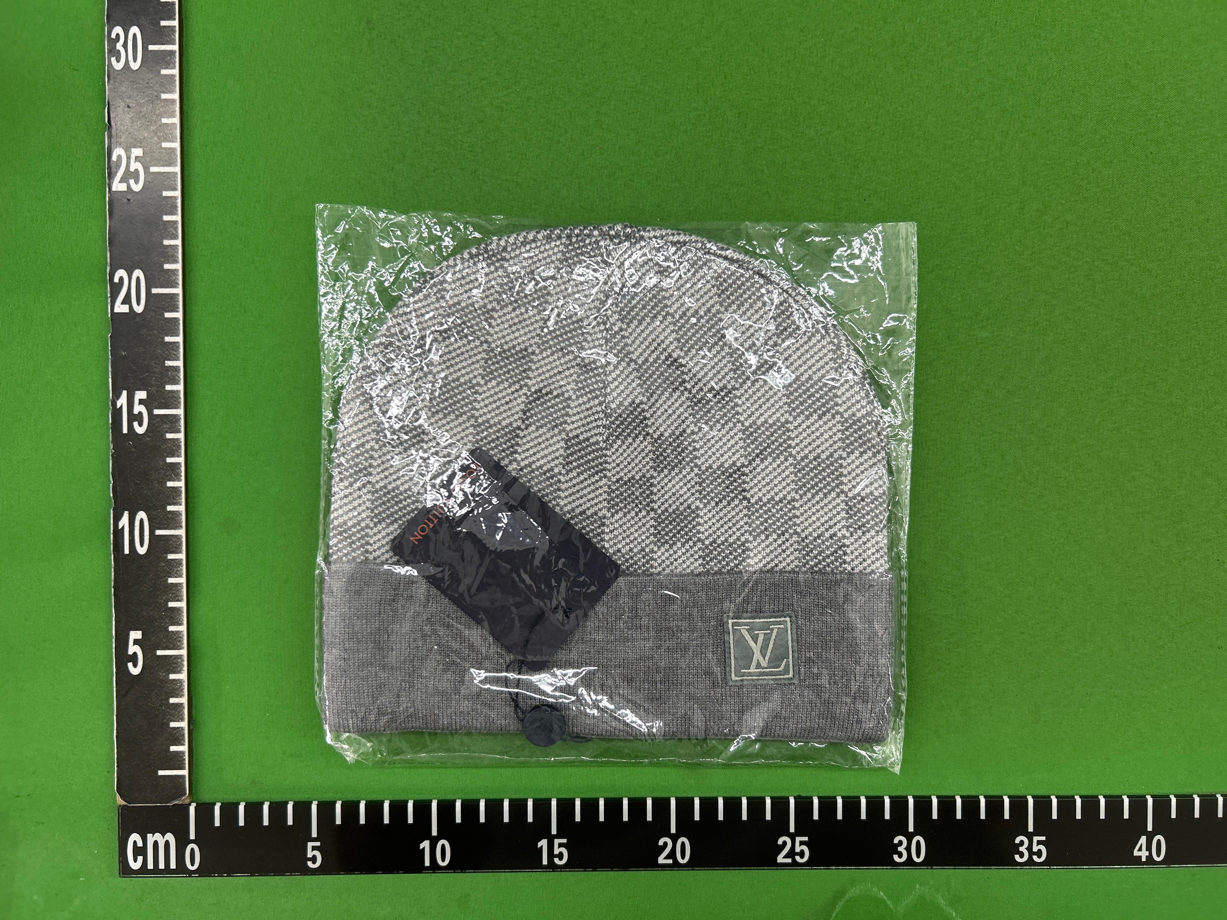 Foto QC 6 de Louis Vuitton Neo Petit Damier Beanie Grey
