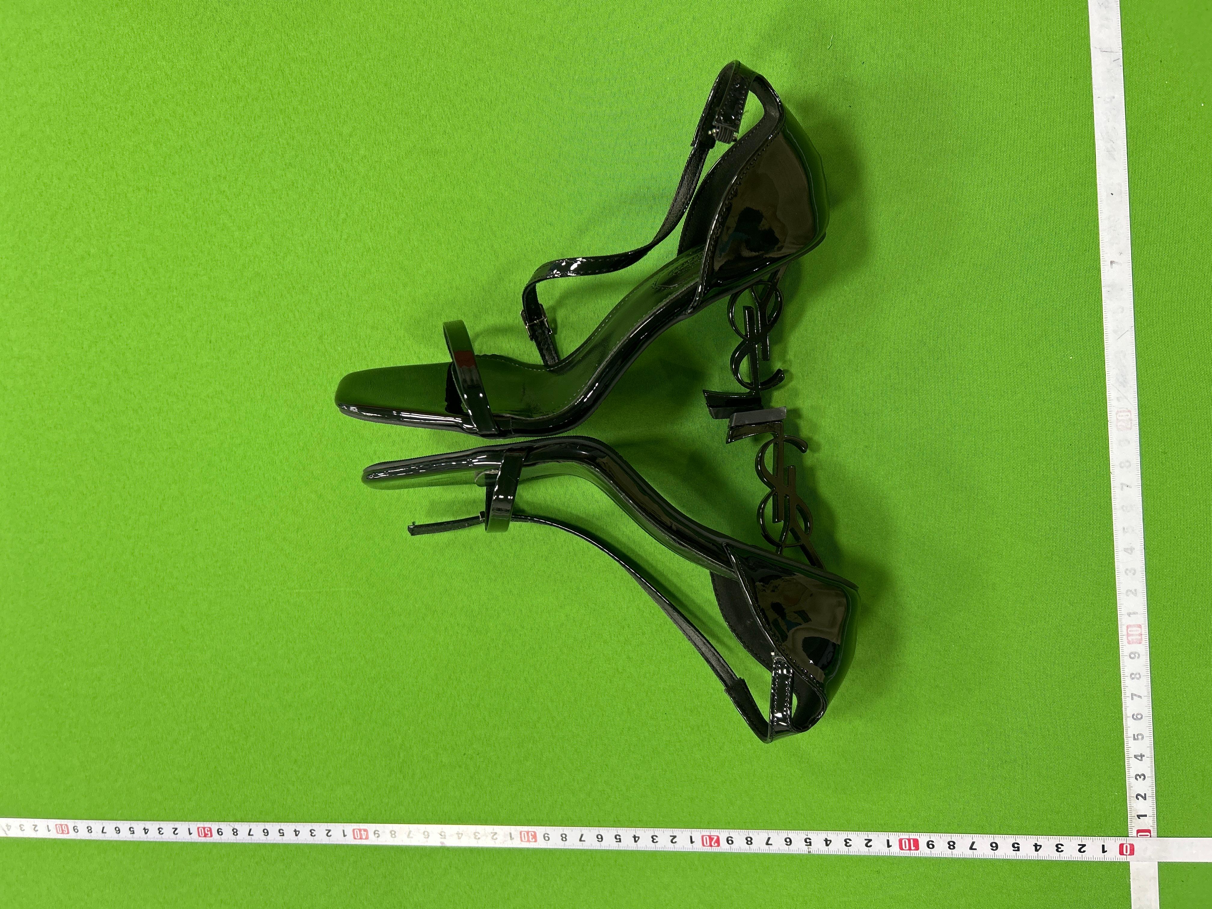 Foto QC 5 de Saint Laurent Opyum Patent Leather Monogram Heel Sandals