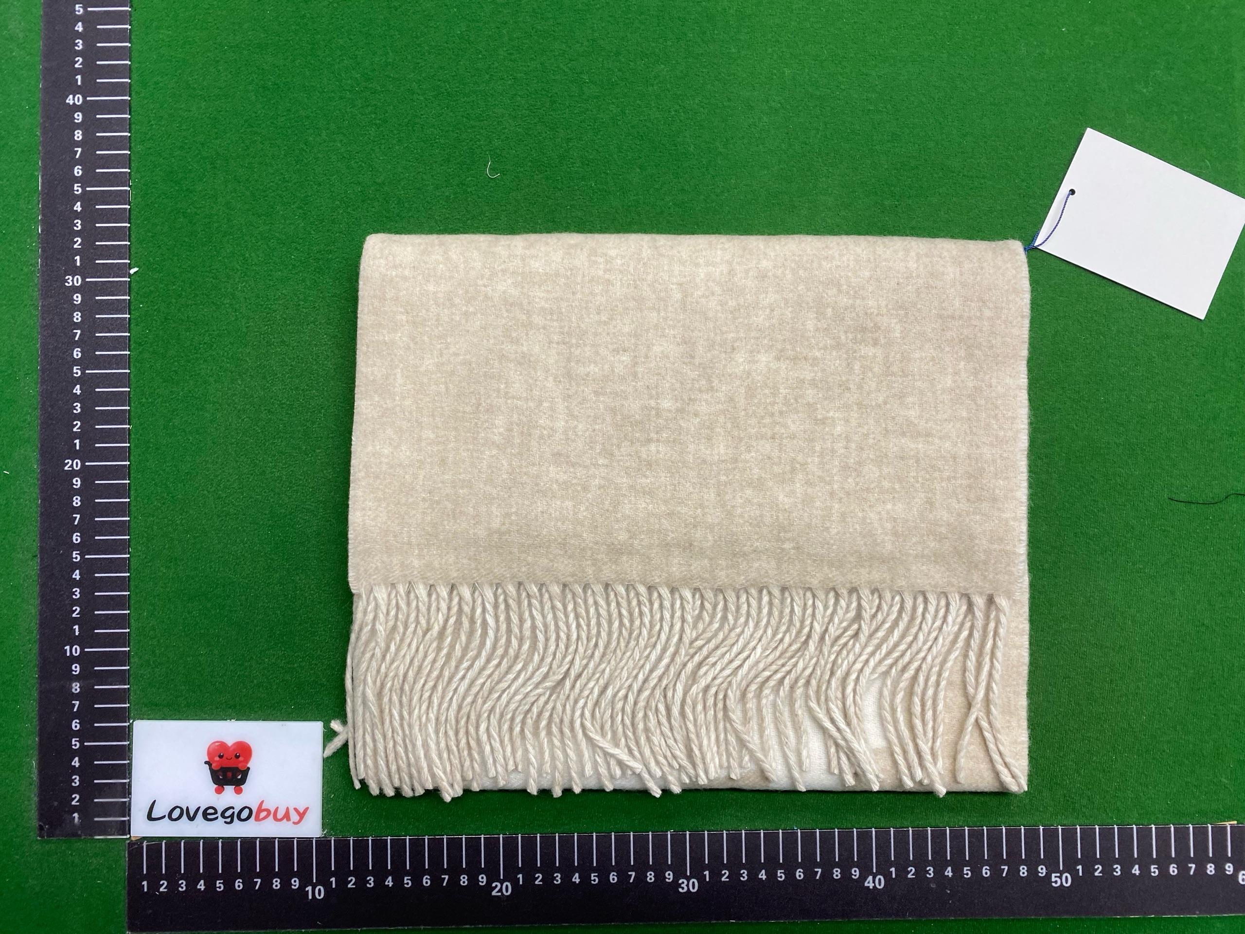 Foto QC 5 de Jacquemus Logo Scarf Beige