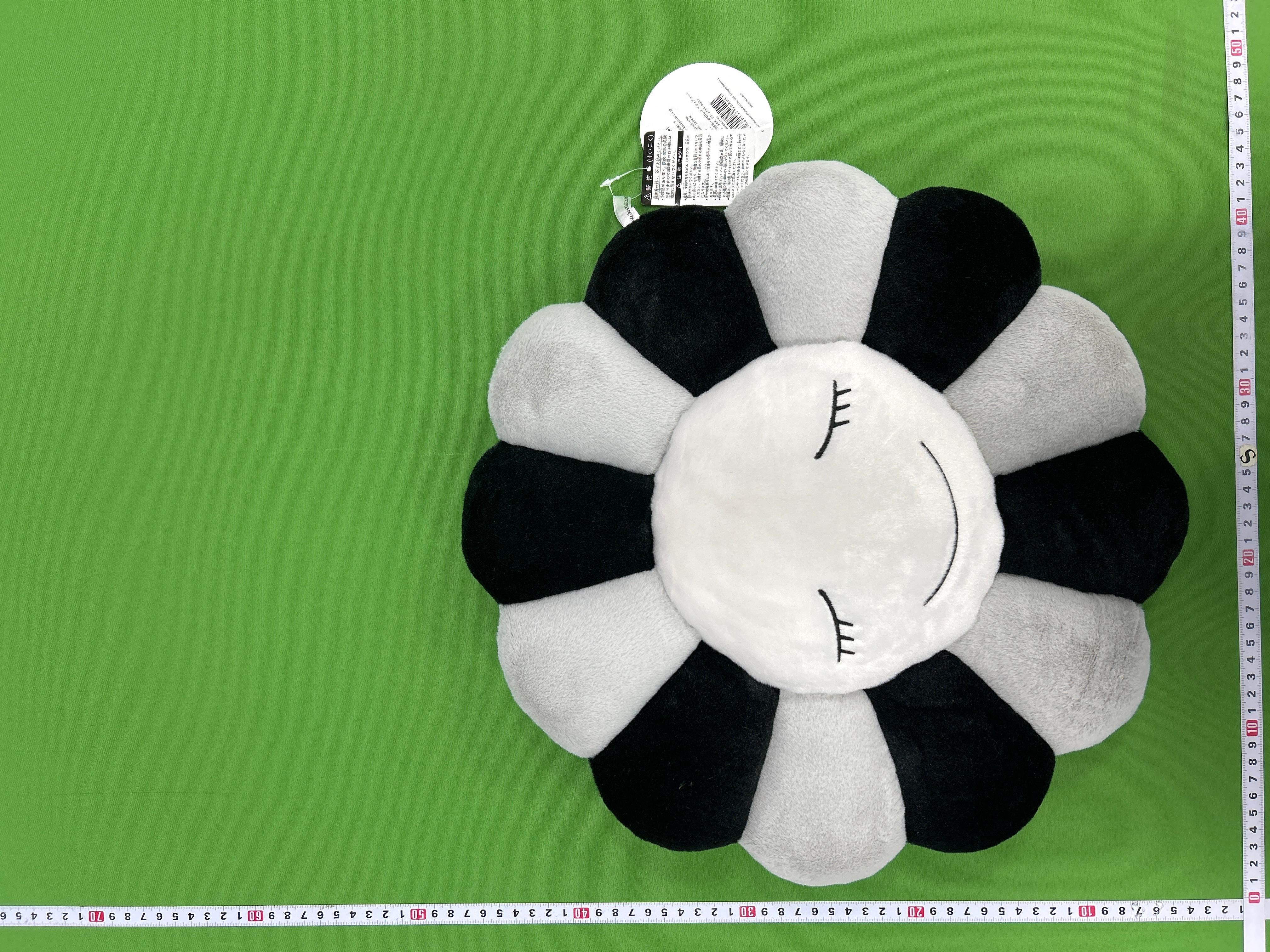 Foto QC 2 de Takashi Murakami Flower Cushion Brown