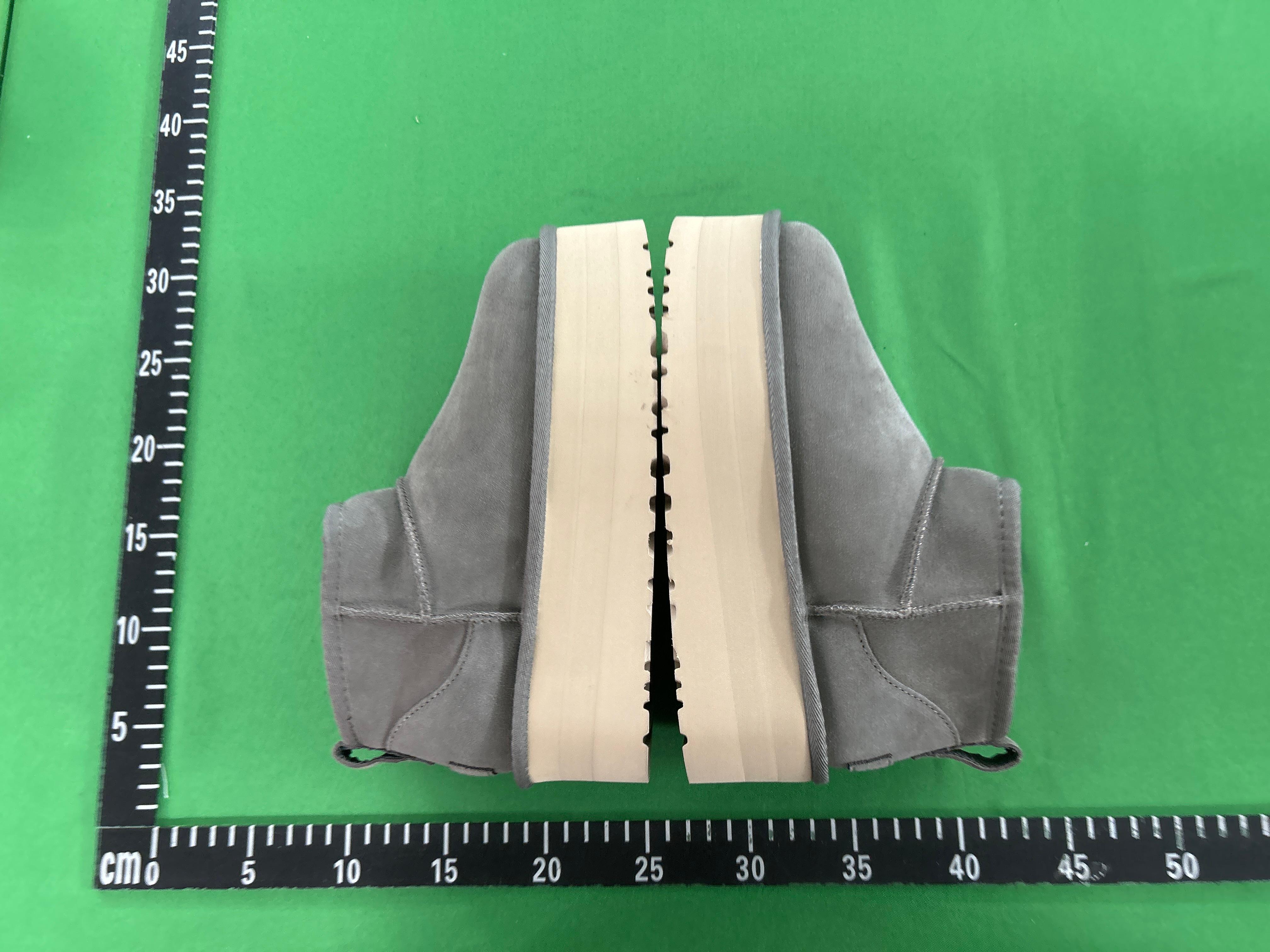Foto QC 4 de UGG Mini Bailey Button Bling Chestnut Suede