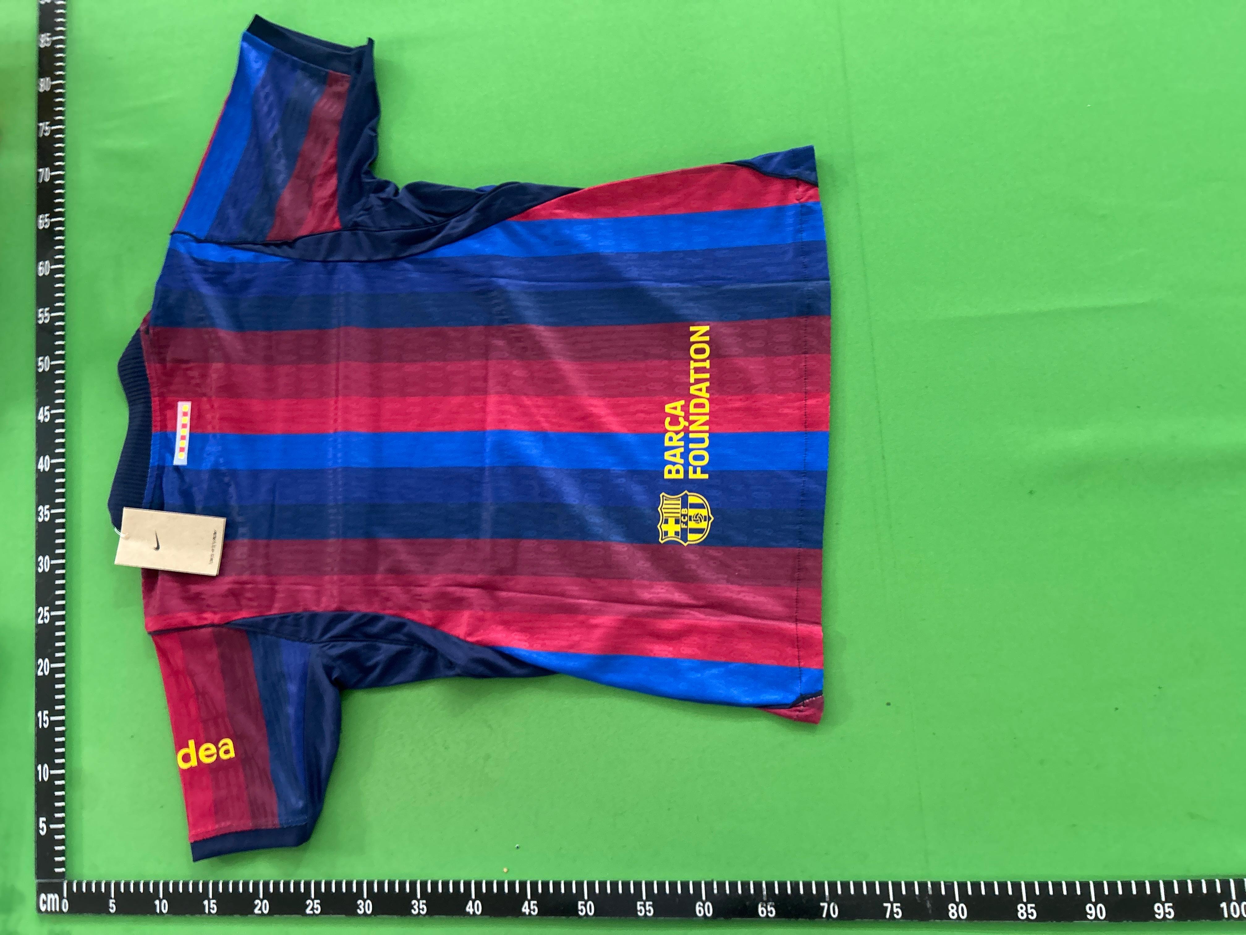 Foto QC 8 de Macron x Crystal Palace 2026/27 Third Jersey Blue