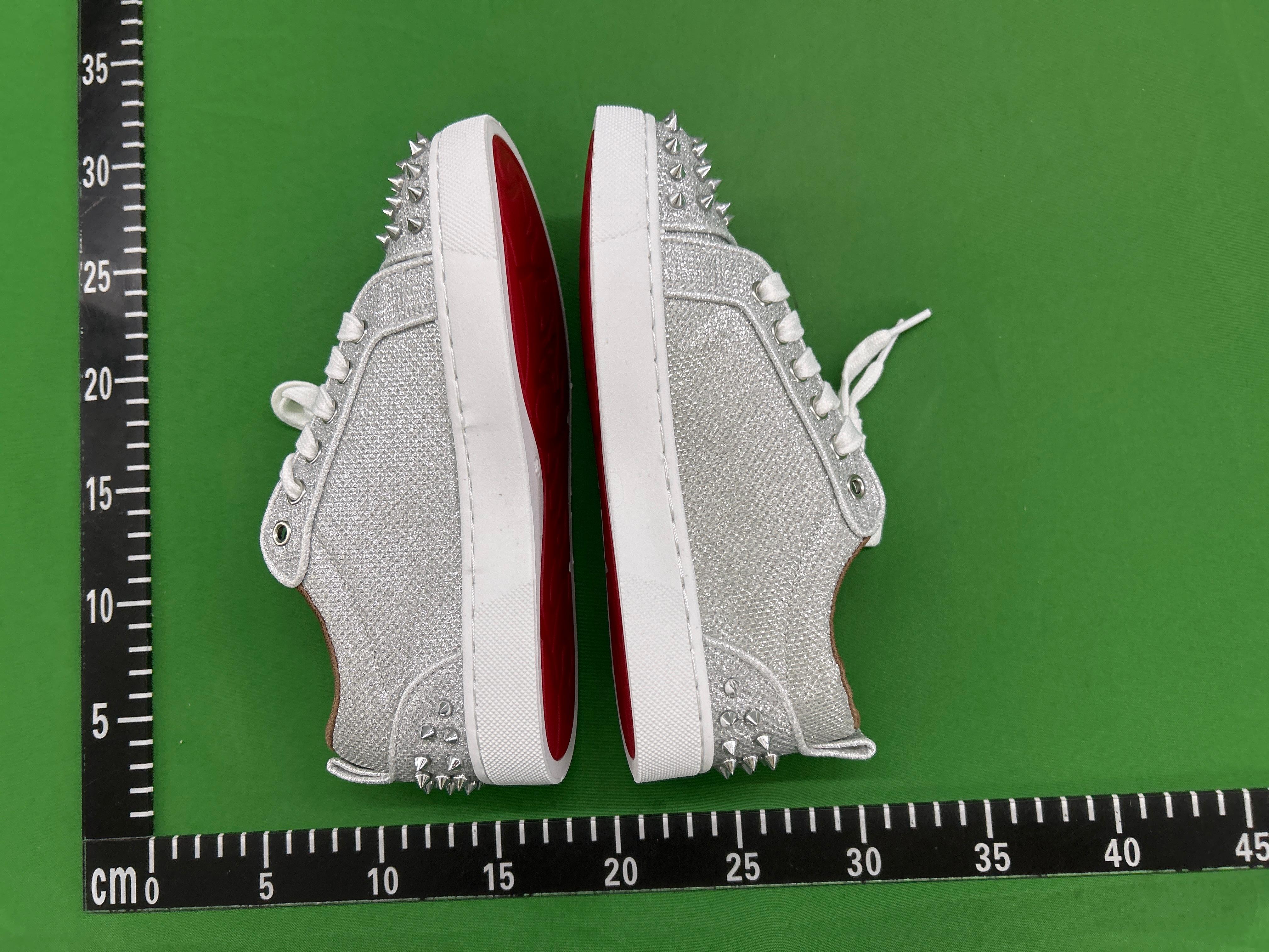 Foto QC 4 de Christian Louboutin Louis Junior Low Spikes Black White