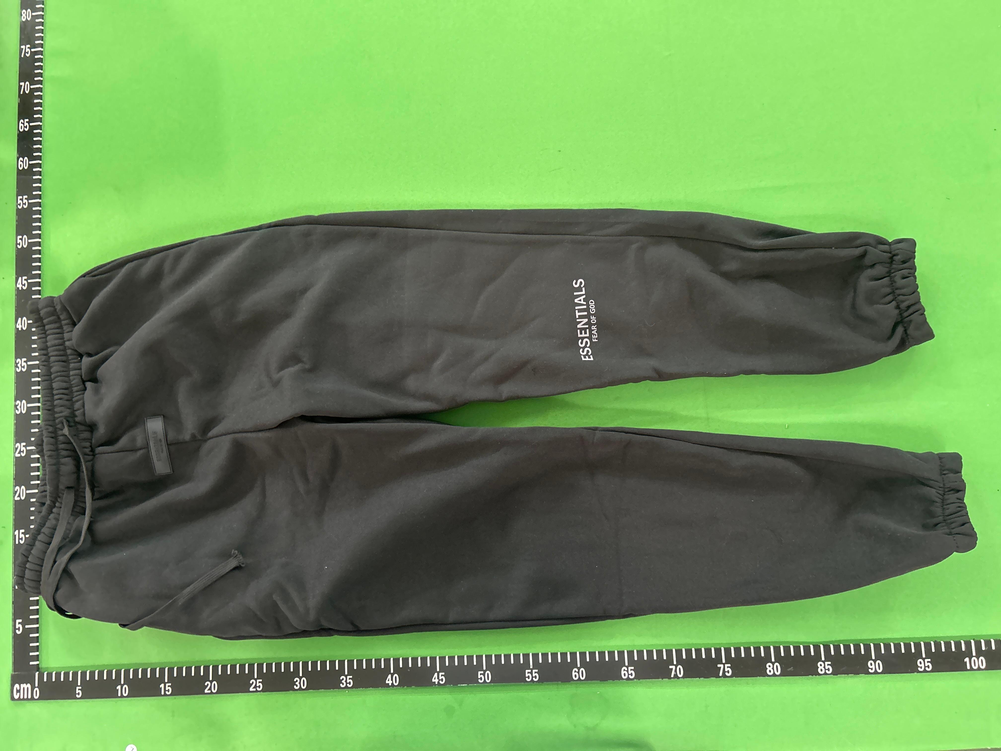 Foto QC 3 de Fear of God Essentials 1977 Hoodie Black