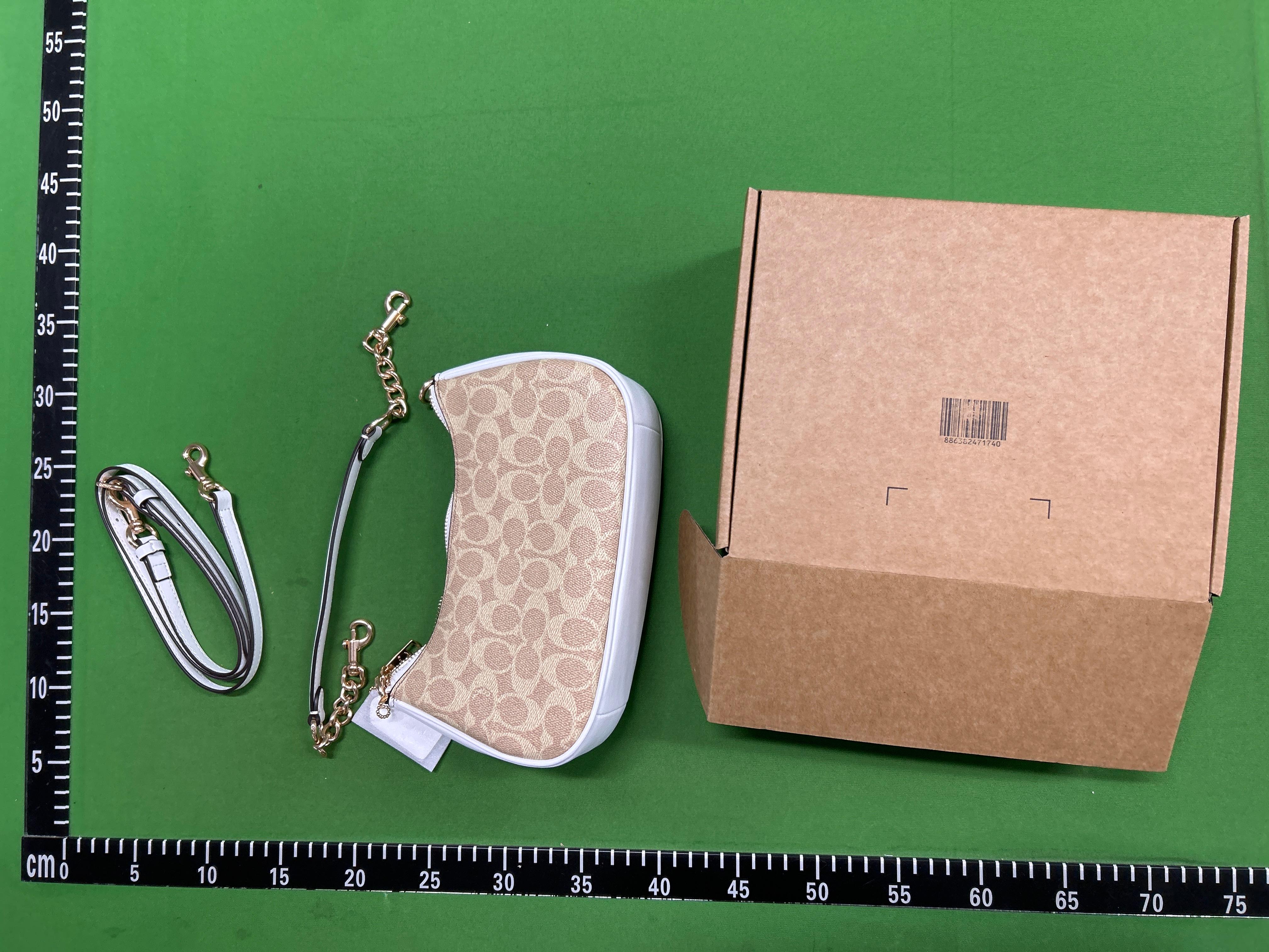 Foto QC 3 de Coach Teri 25 Signature Canvas Khaki