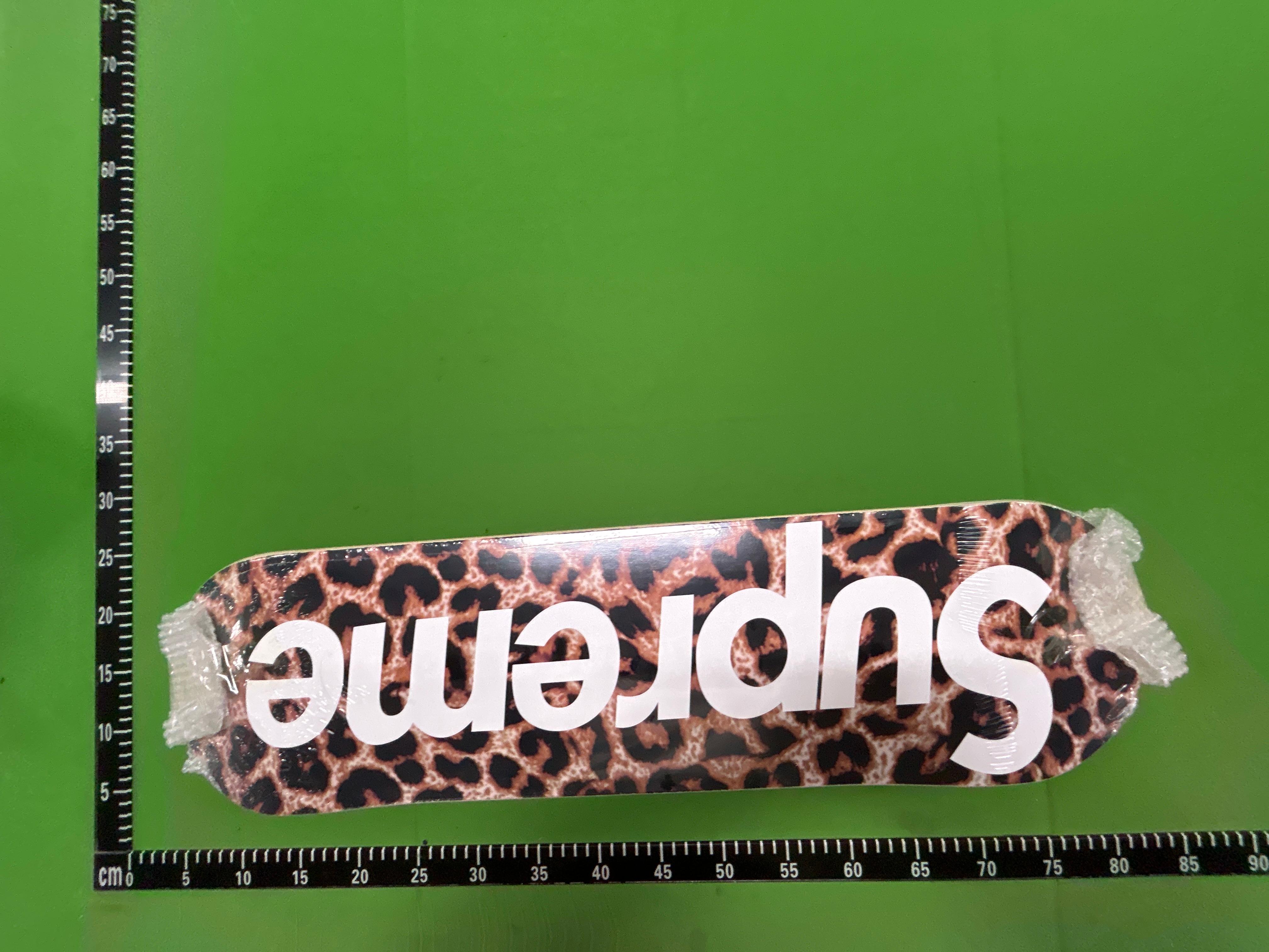 Foto QC 3 de Supreme Box Logo Red Wood Skateboard Deck