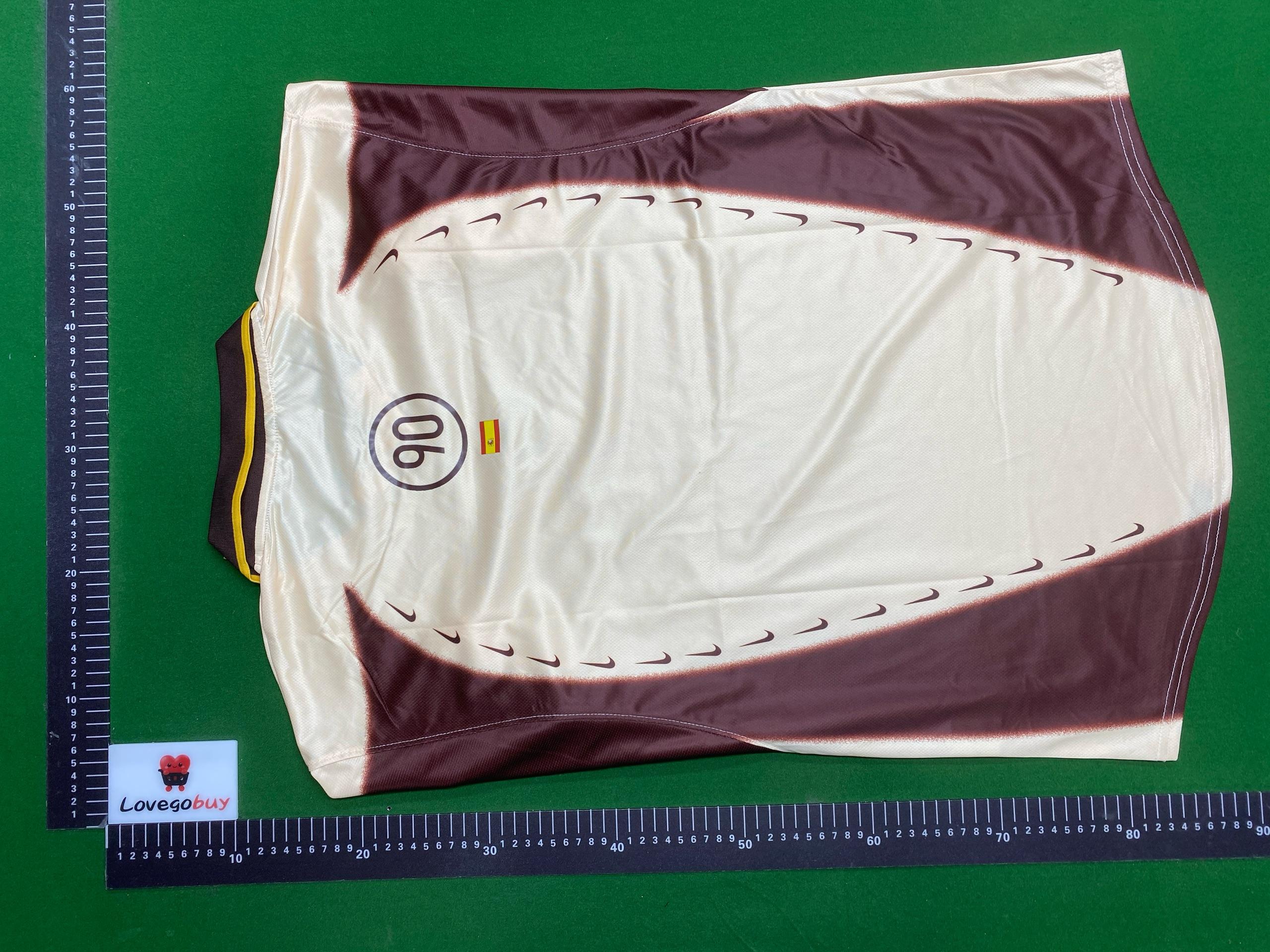Foto QC 1 de Travis Scott x Cactus Jack x Nike x Portugal Retro 2004 Home Total 90 Jersey Maroon/Green