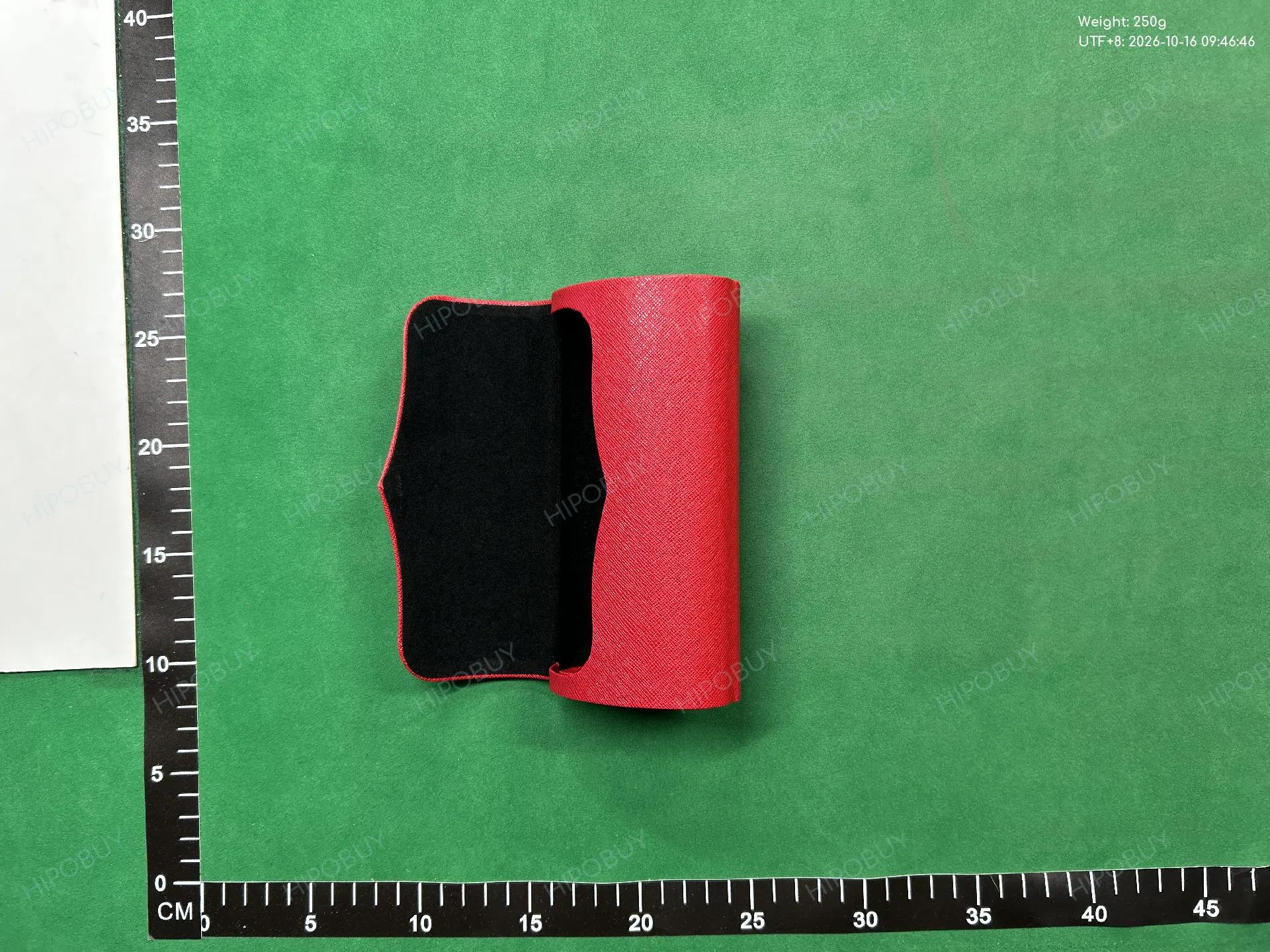 Foto QC 2 de Cartier Grained Leather Sunglasses Case Set Red