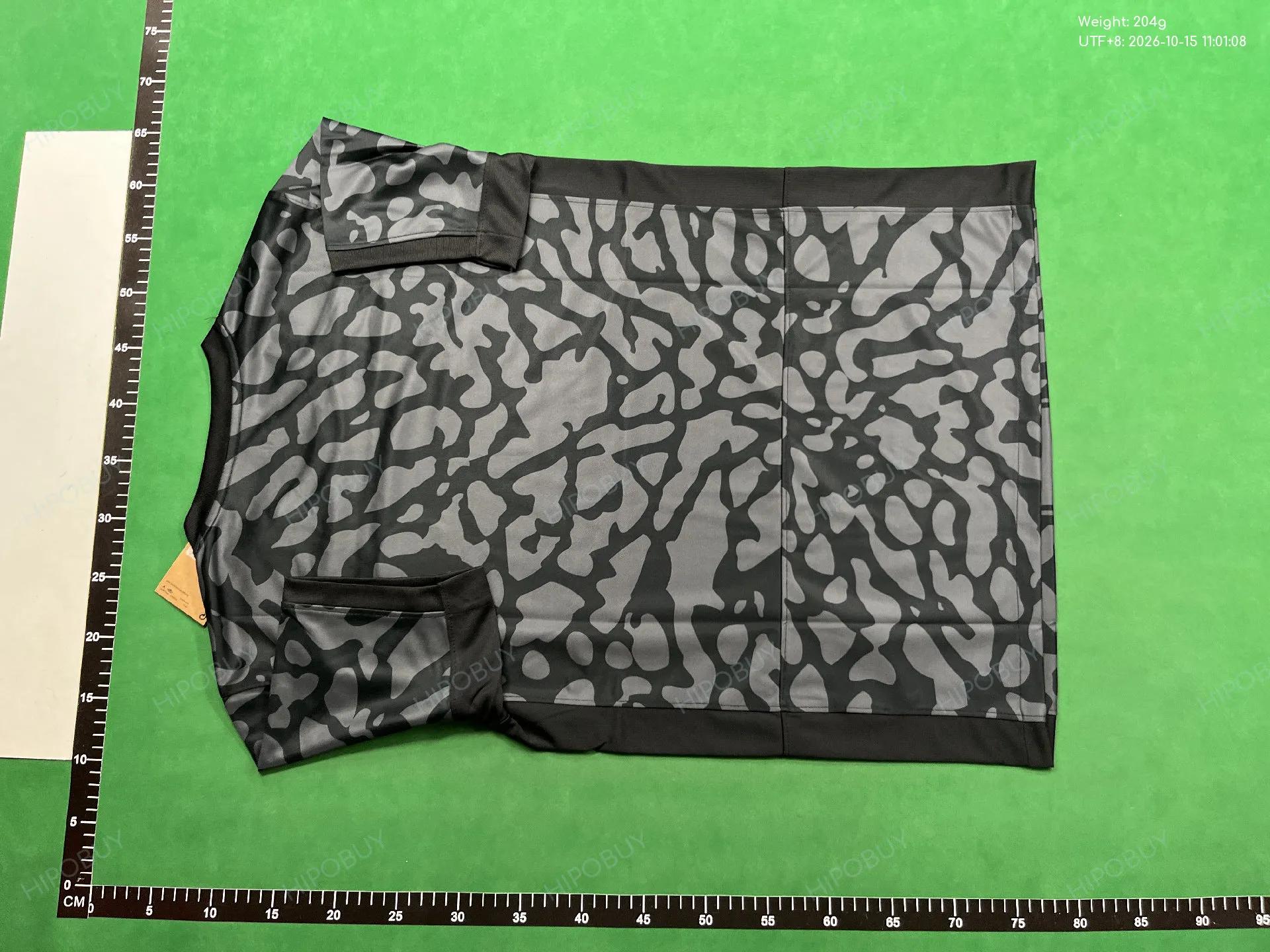 Foto QC 3 de Jordan x Paris Saint-Germain 2018/19 Elephant Print Pre-Match Jersey Black