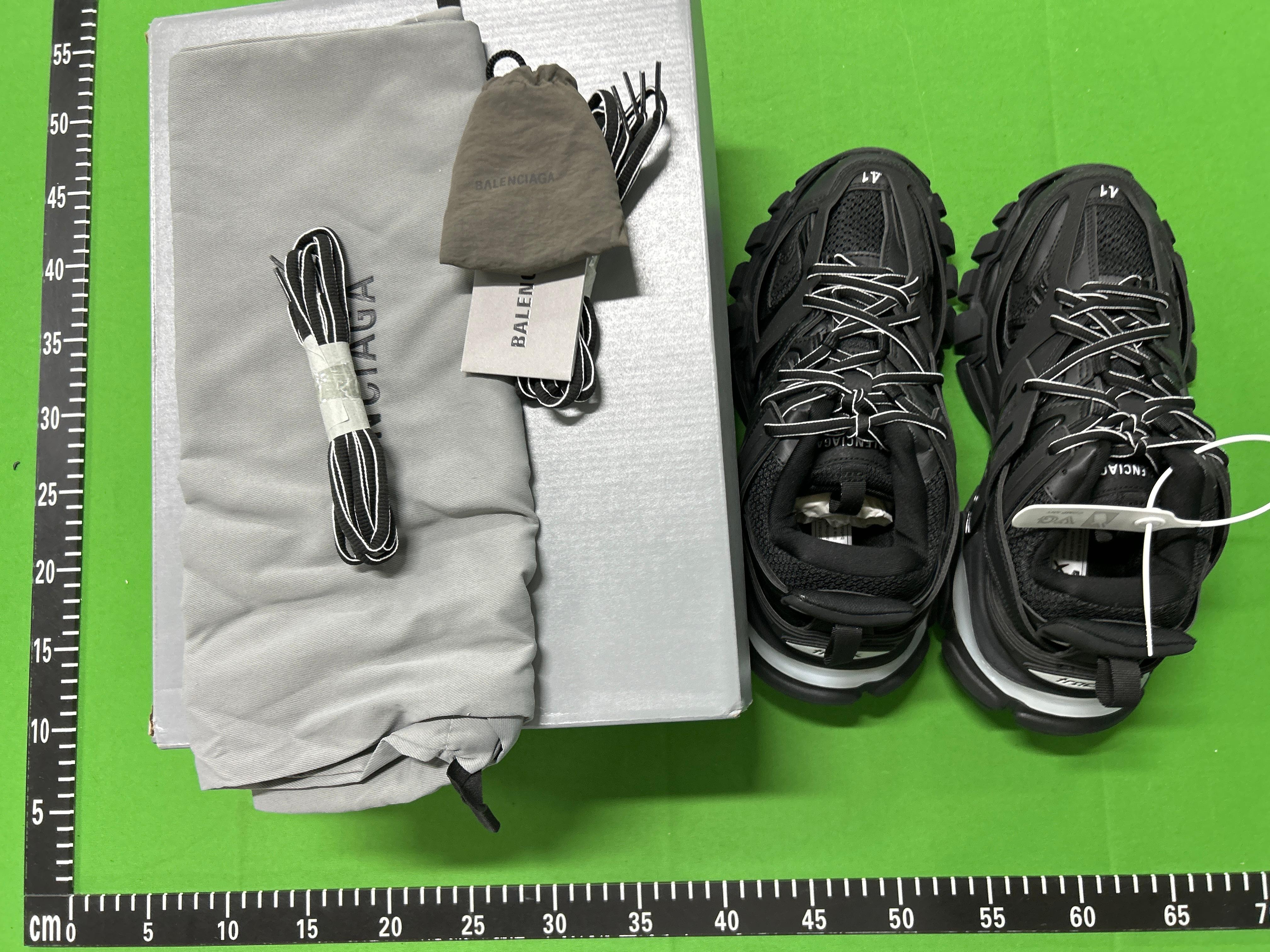 Foto QC 2 de Balenciaga Track LED Sneakers Black