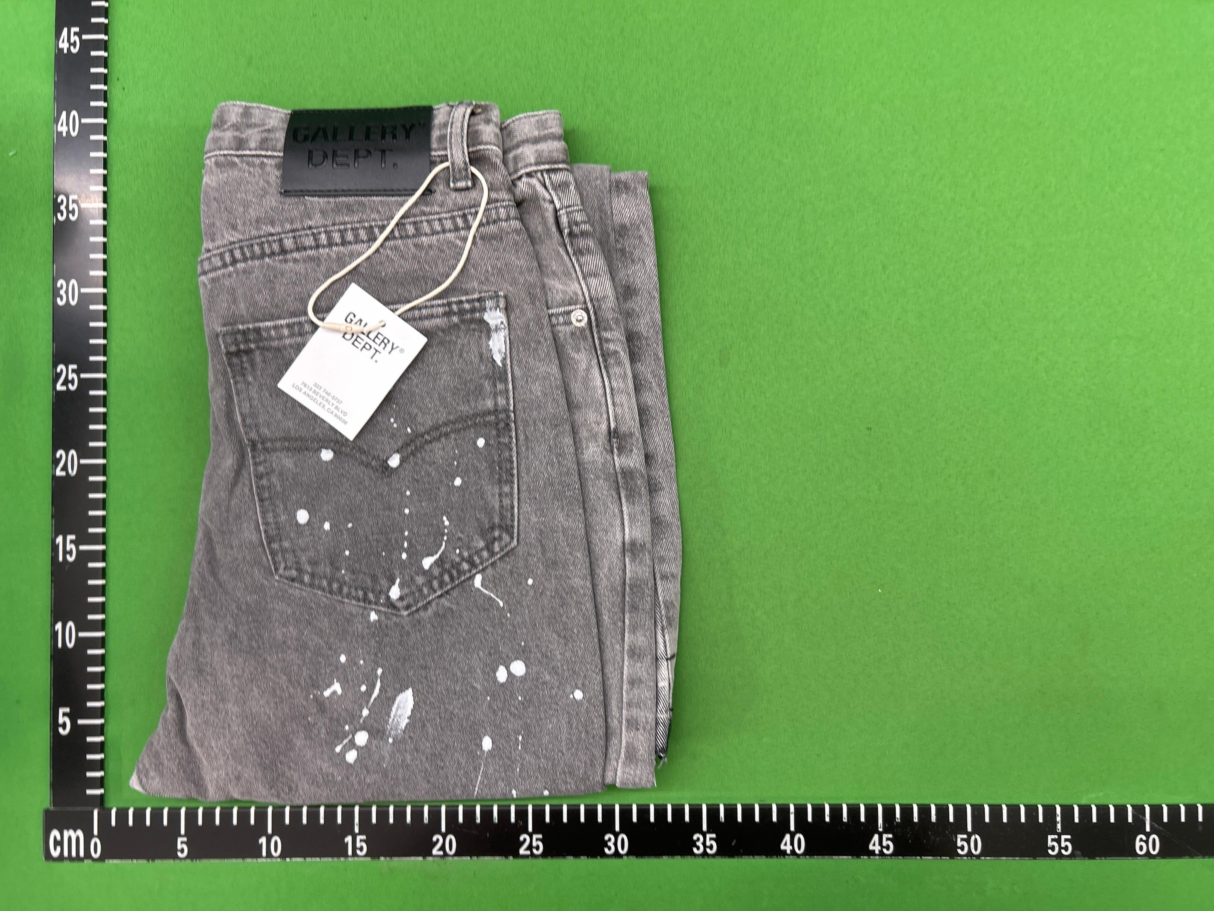 Foto QC 5 de Gallery Dept. LA Flare Jeans Paint Splatter Grey
