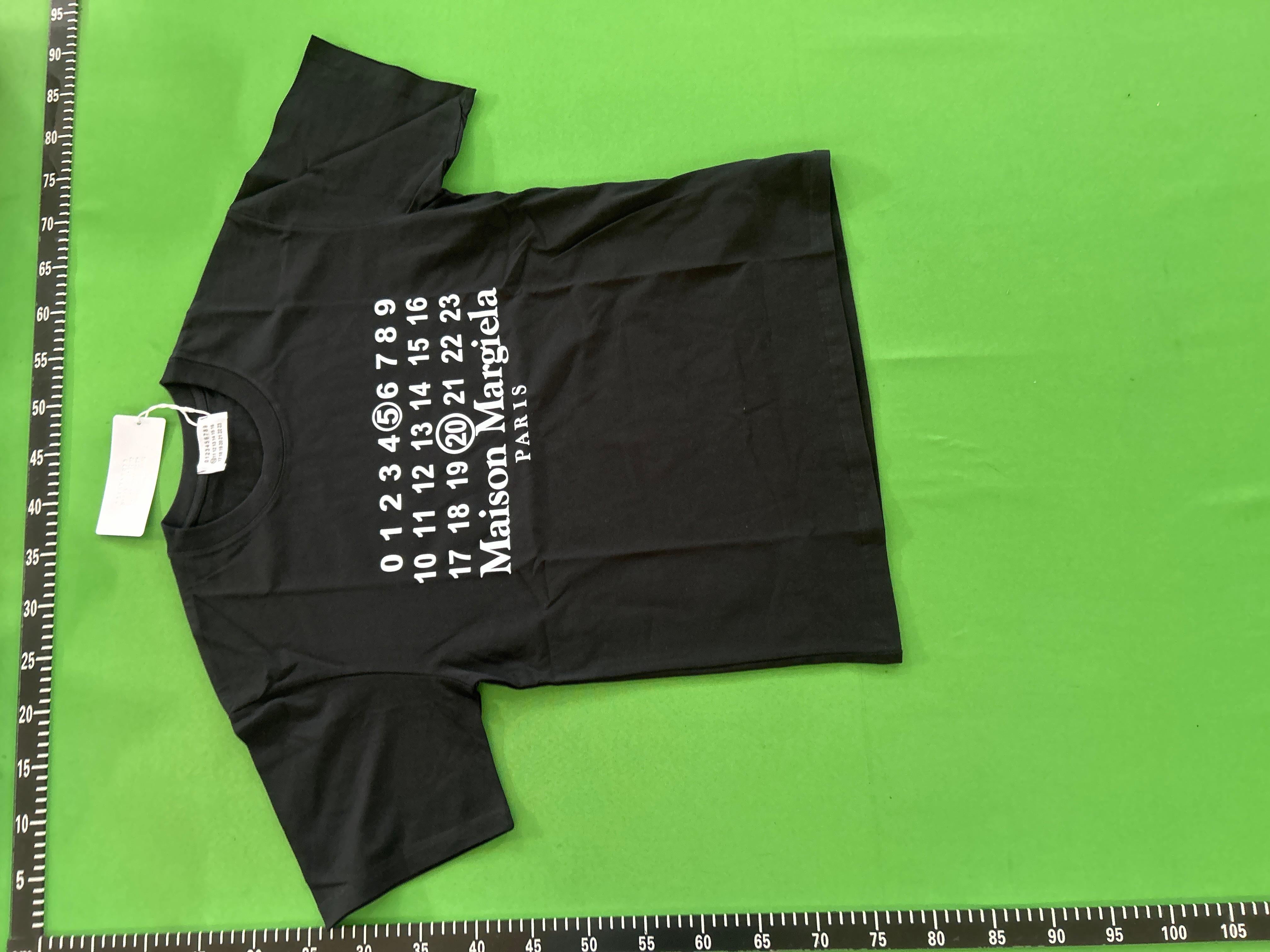 Foto QC 6 de Maison Margiela T-shirt Numeric Logo Black
