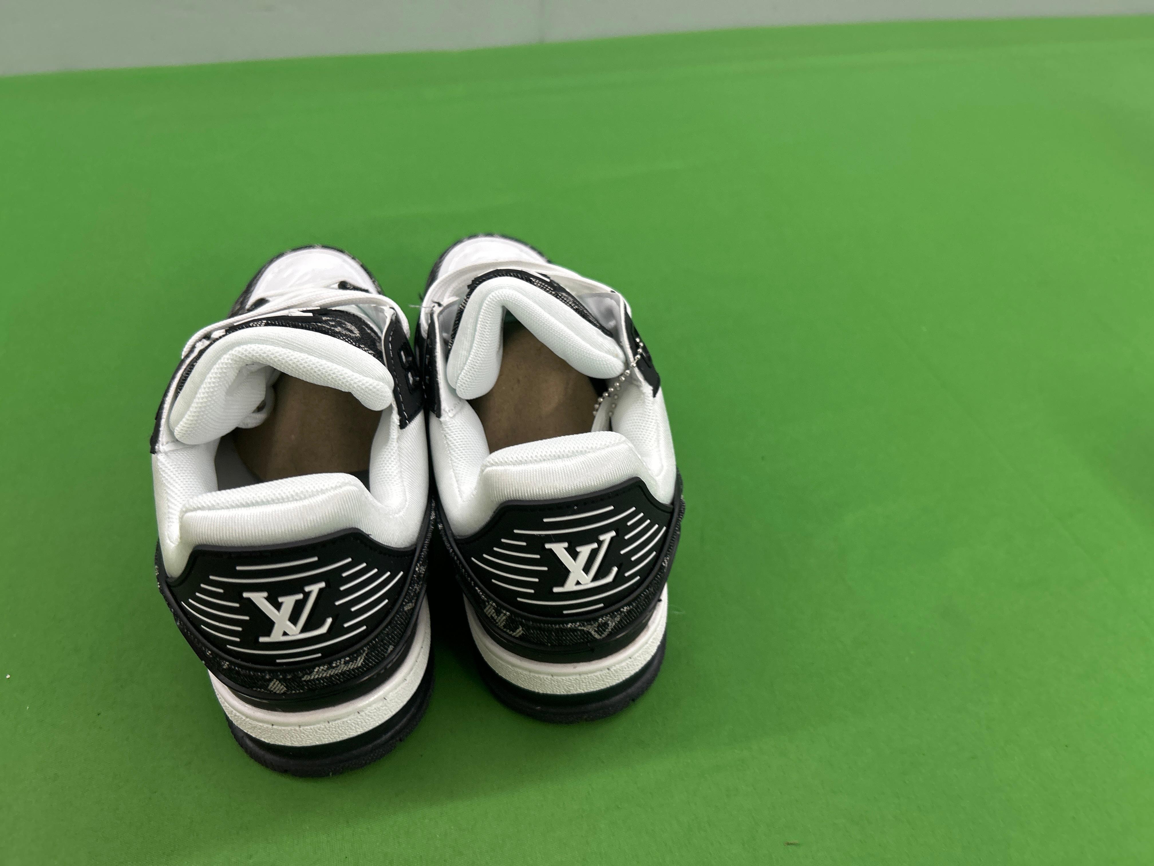Foto QC 2 de Louis Vuitton Arch Light Grey White 1A43K1