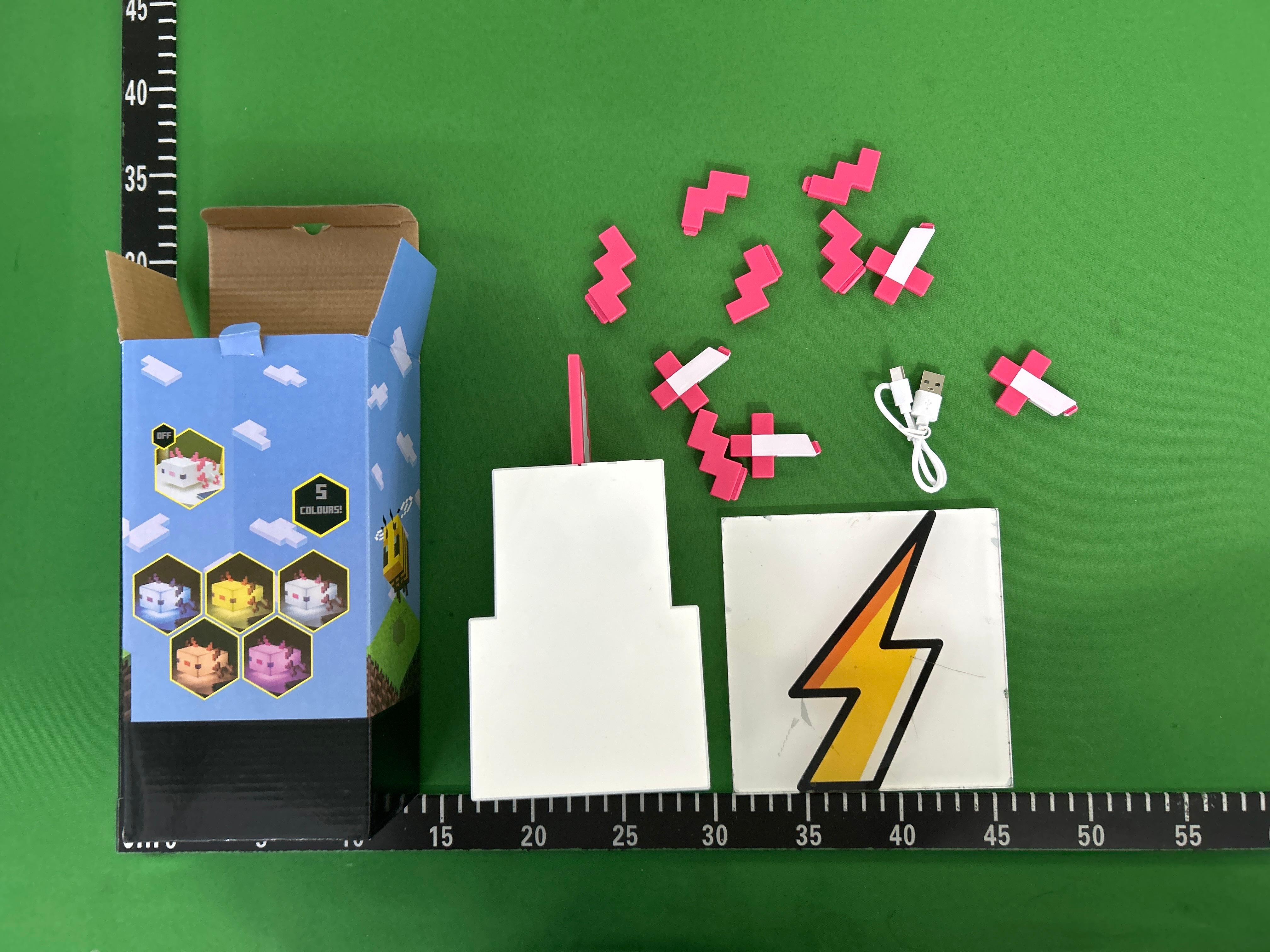 Foto QC 3 de Minecraft Minecraft Click and Switch Sword and Pickaxe Plastic Toy