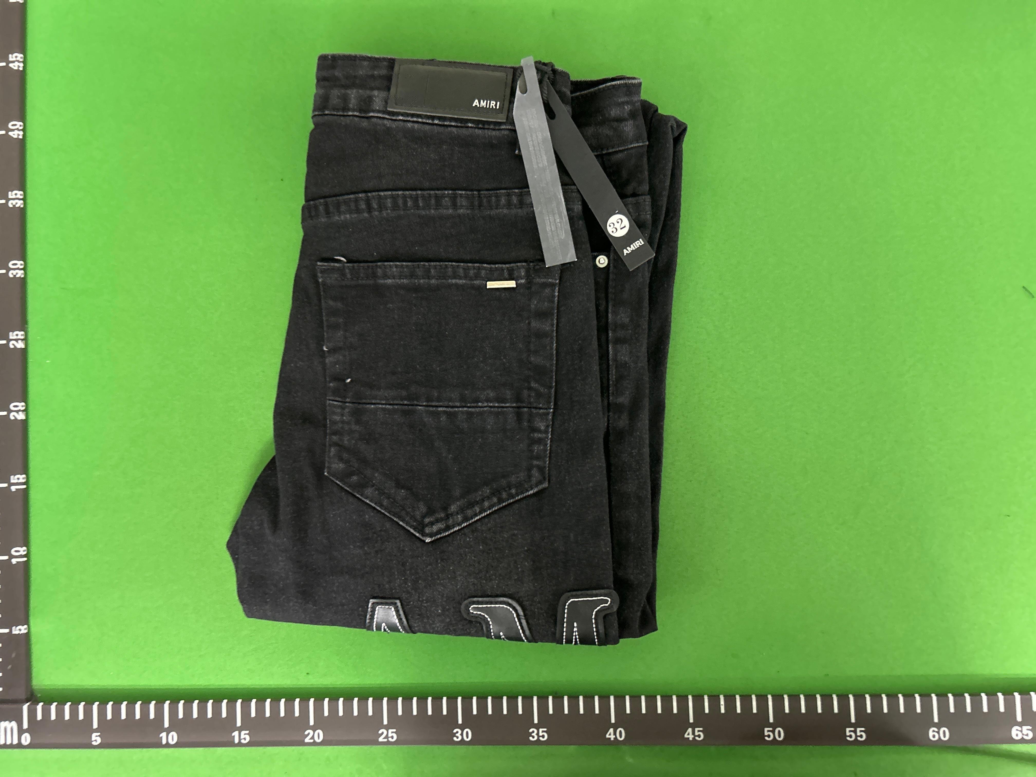 Foto QC 1 de Amiri Jeans Distressed Patch Straight Black