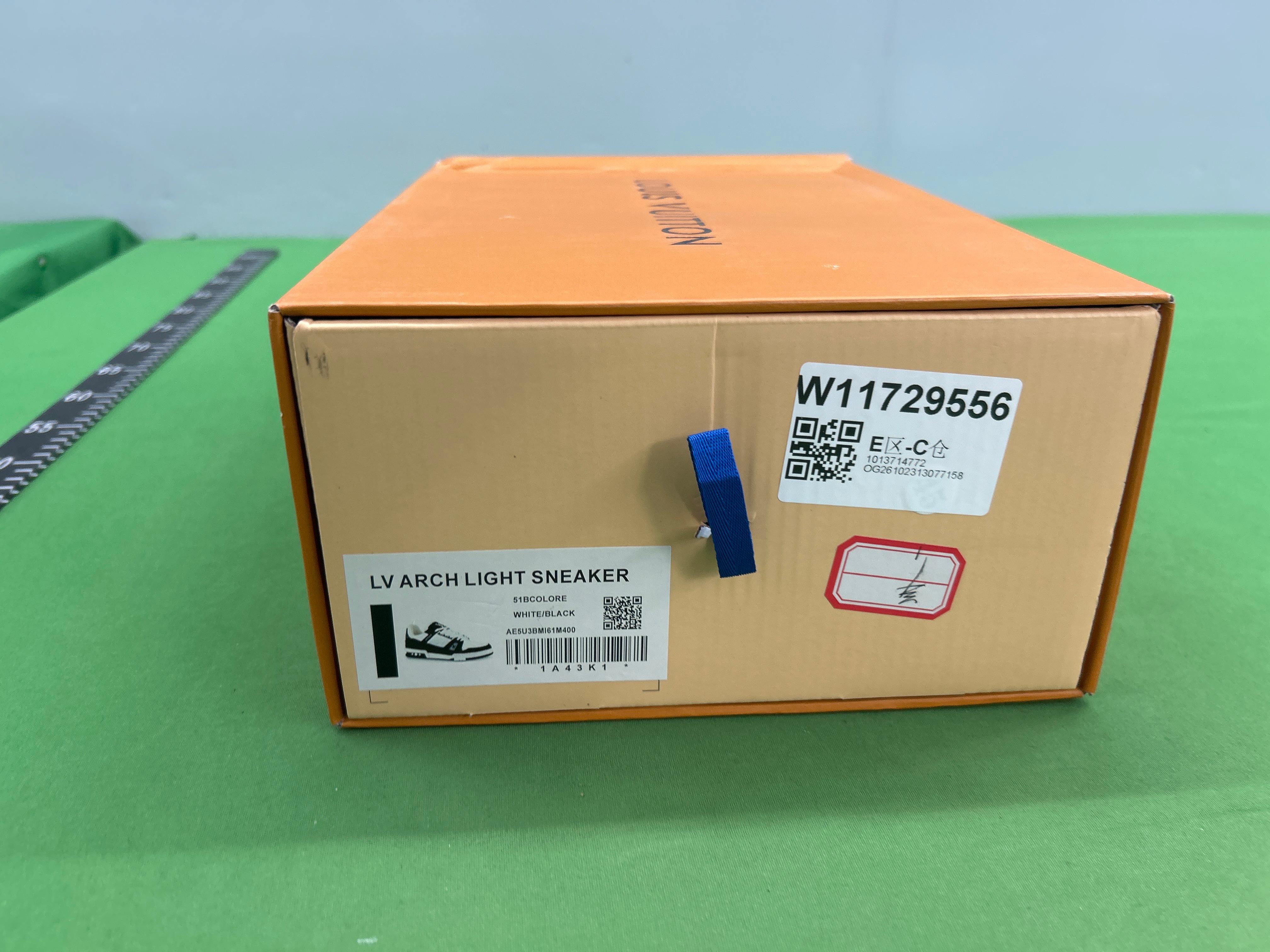 Foto QC 1 de Louis Vuitton Arch Light Grey White 1A43K1