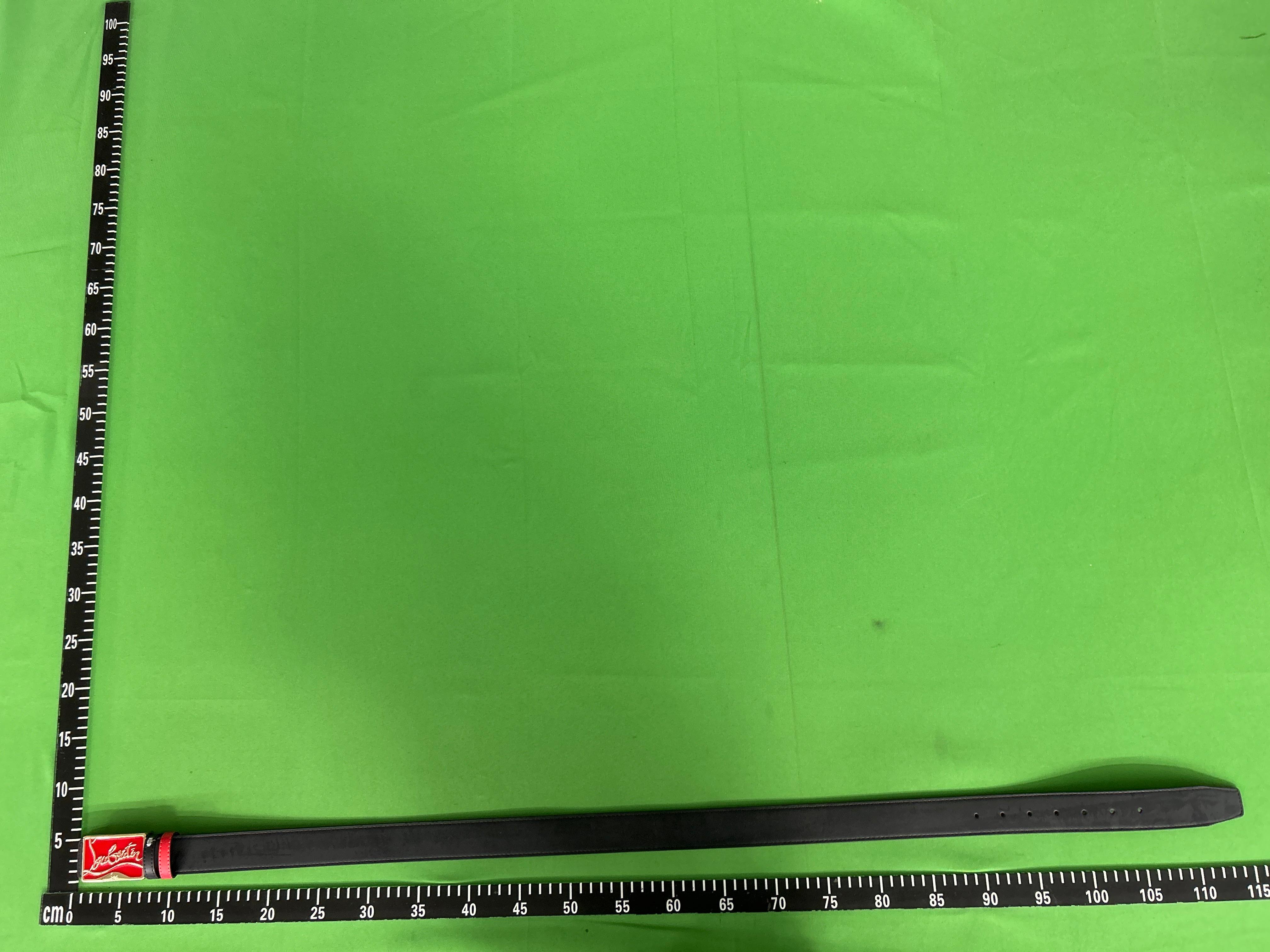 Foto QC 3 de Christian Louboutin Loubi Logo Reversible Belt Black and Red