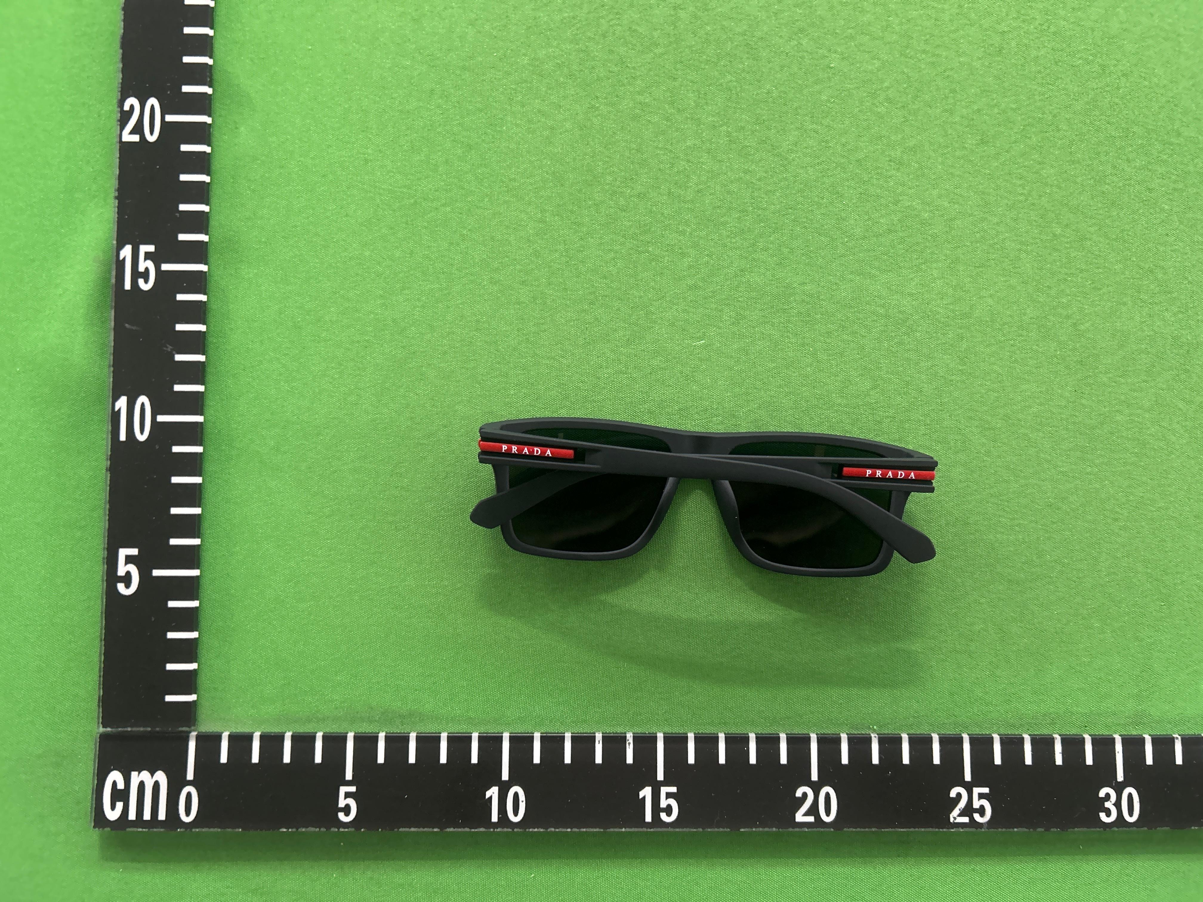 Foto QC 2 de Prada Linea Rossa Square-Frame Nylon Sunglasses Matte Black Black (5100)