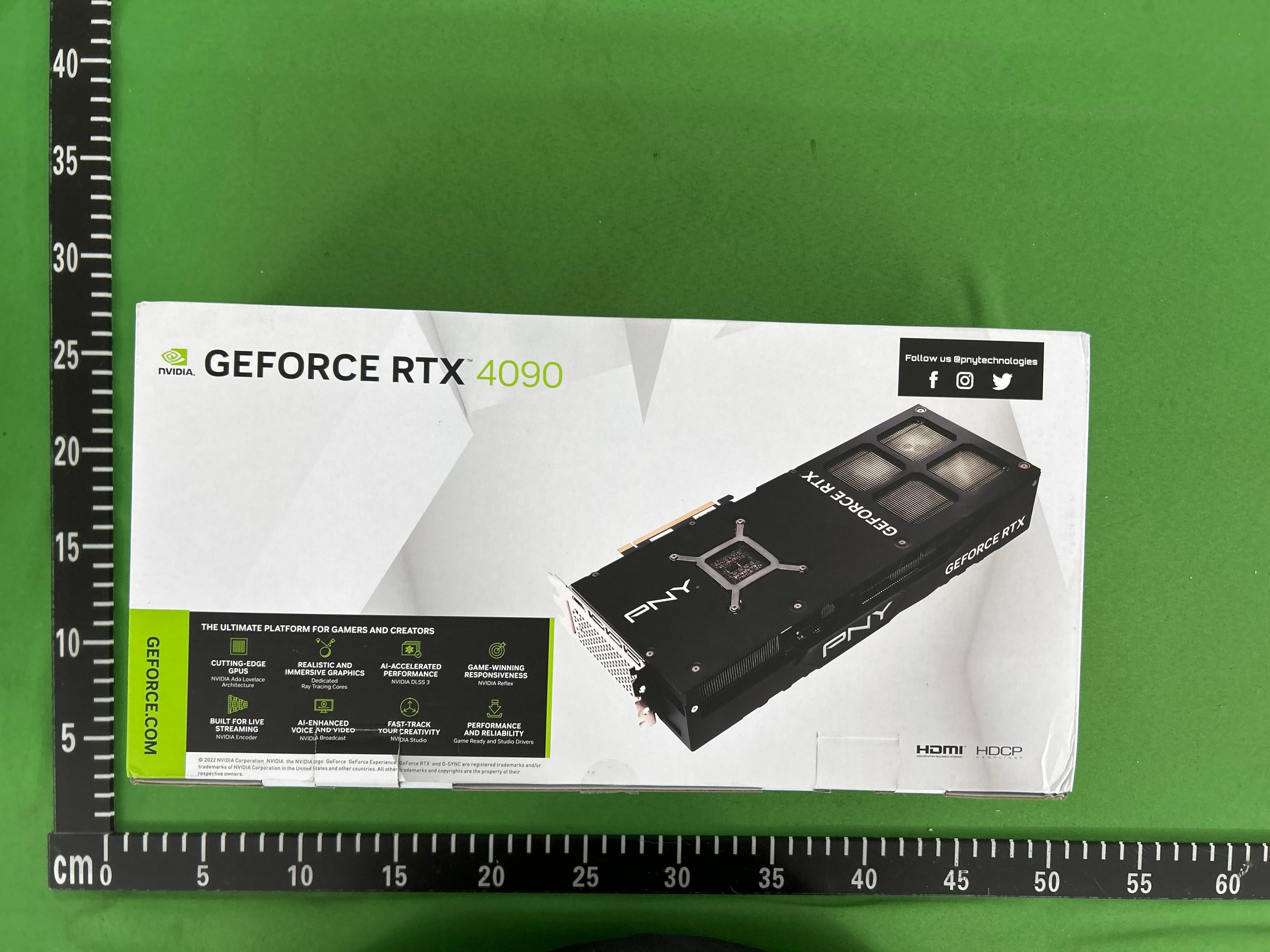 Foto QC 2 de Zotac Gaming GeForce RTX 5090 Solid OC Edition 32GB White