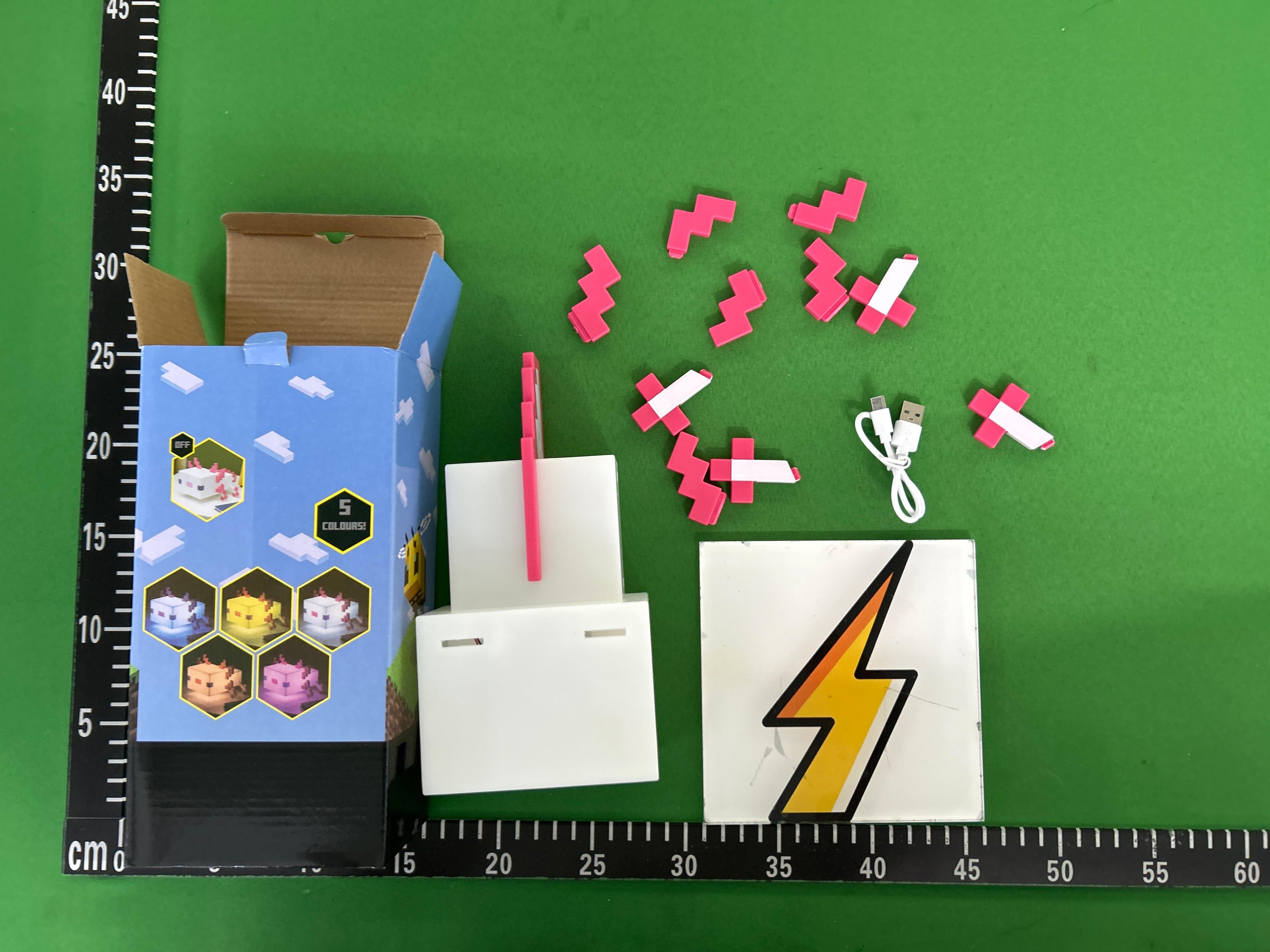 Foto QC 1 de Minecraft Minecraft Click and Switch Sword and Pickaxe Plastic Toy