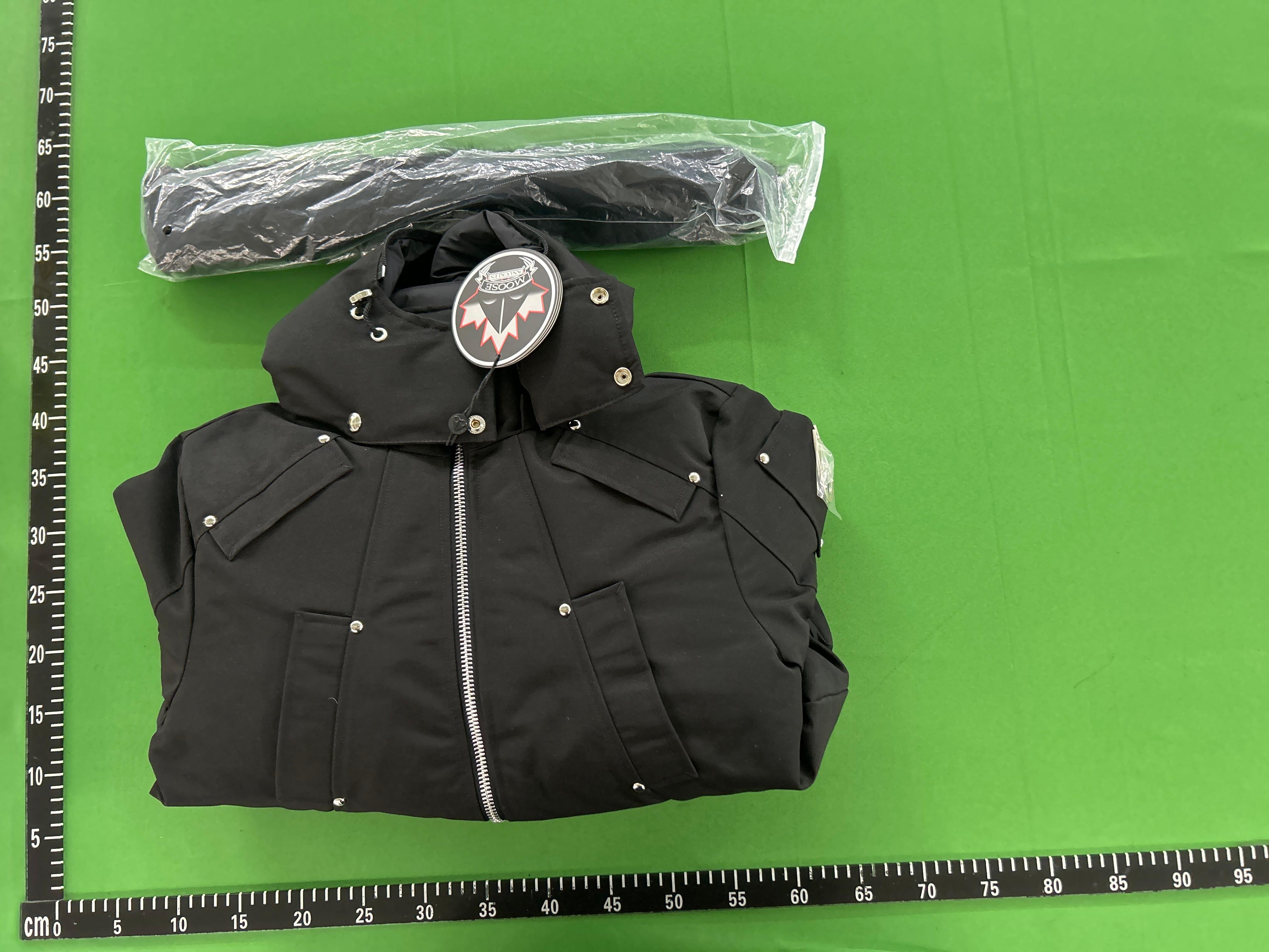 Foto QC 8 de Moose Knuckles Ballistic Bomber Jacket Down Fur Trim Black