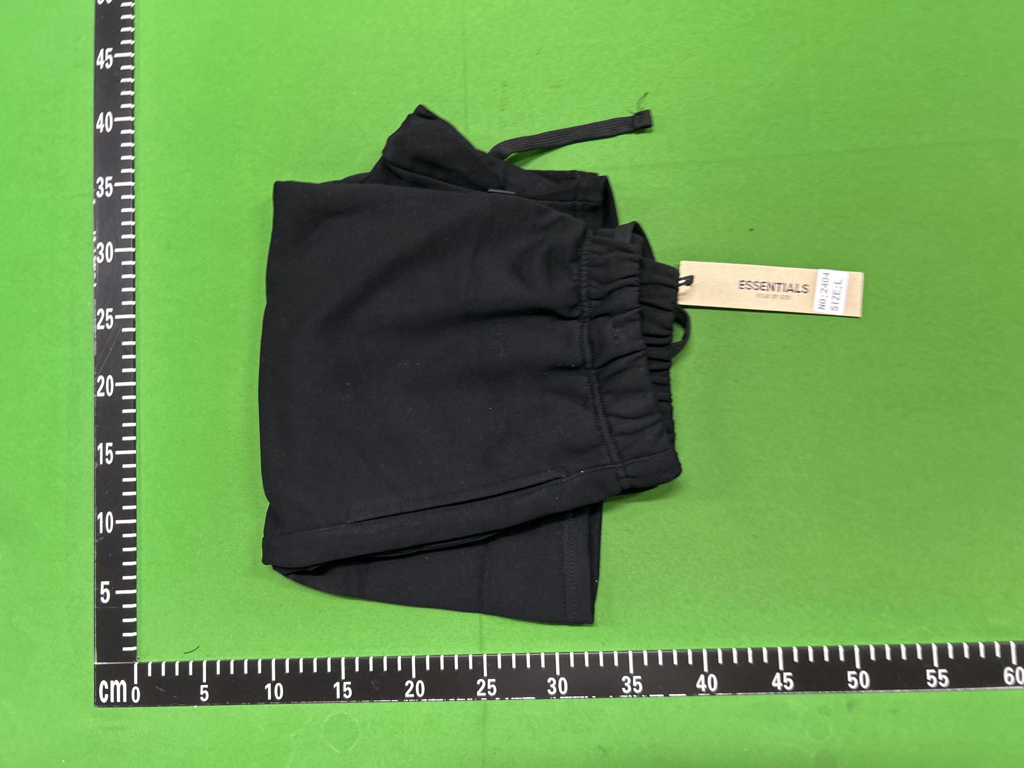 Foto QC 1 de Fear of God Essentials Sweat Shorts Loose Grey