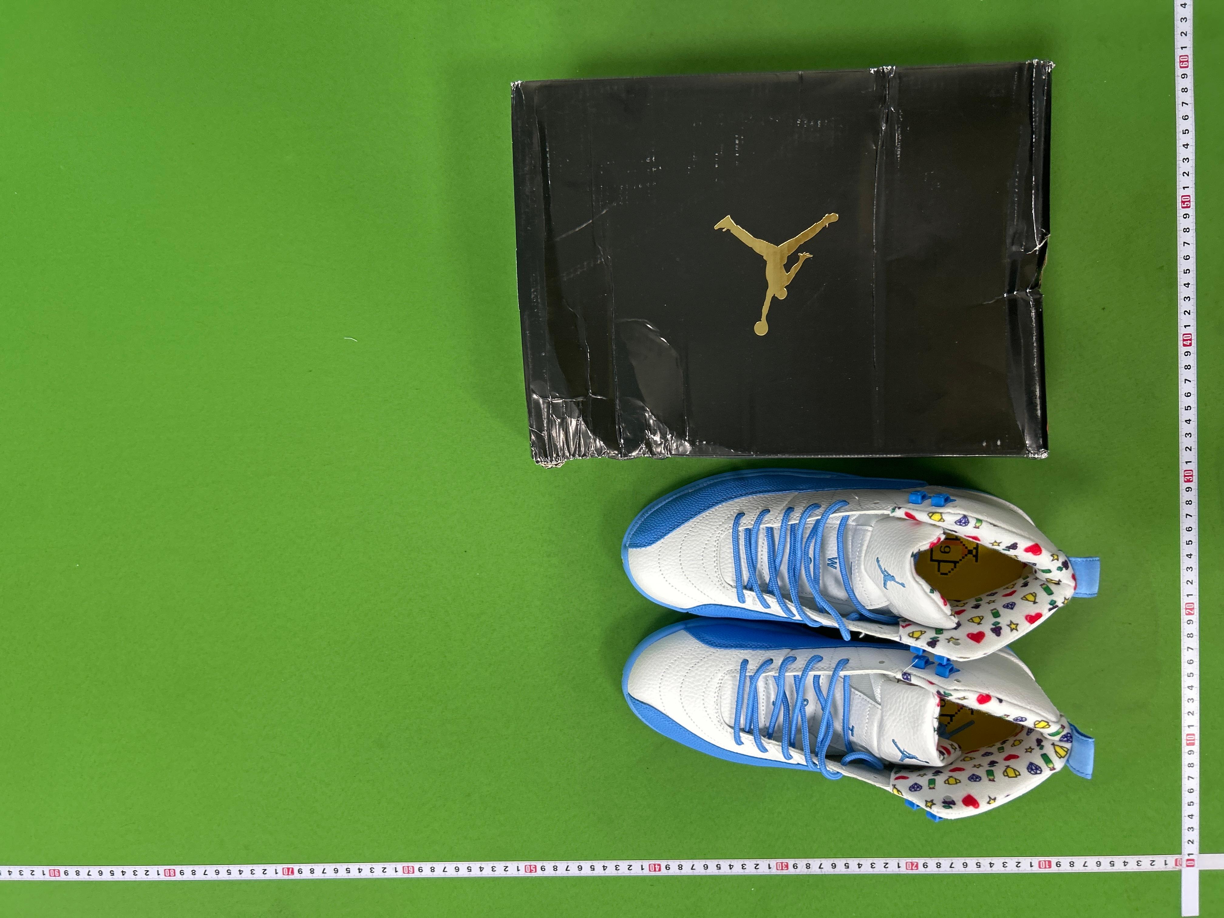 Foto QC 2 de Jordan 12 Retro University Gold 130690-070