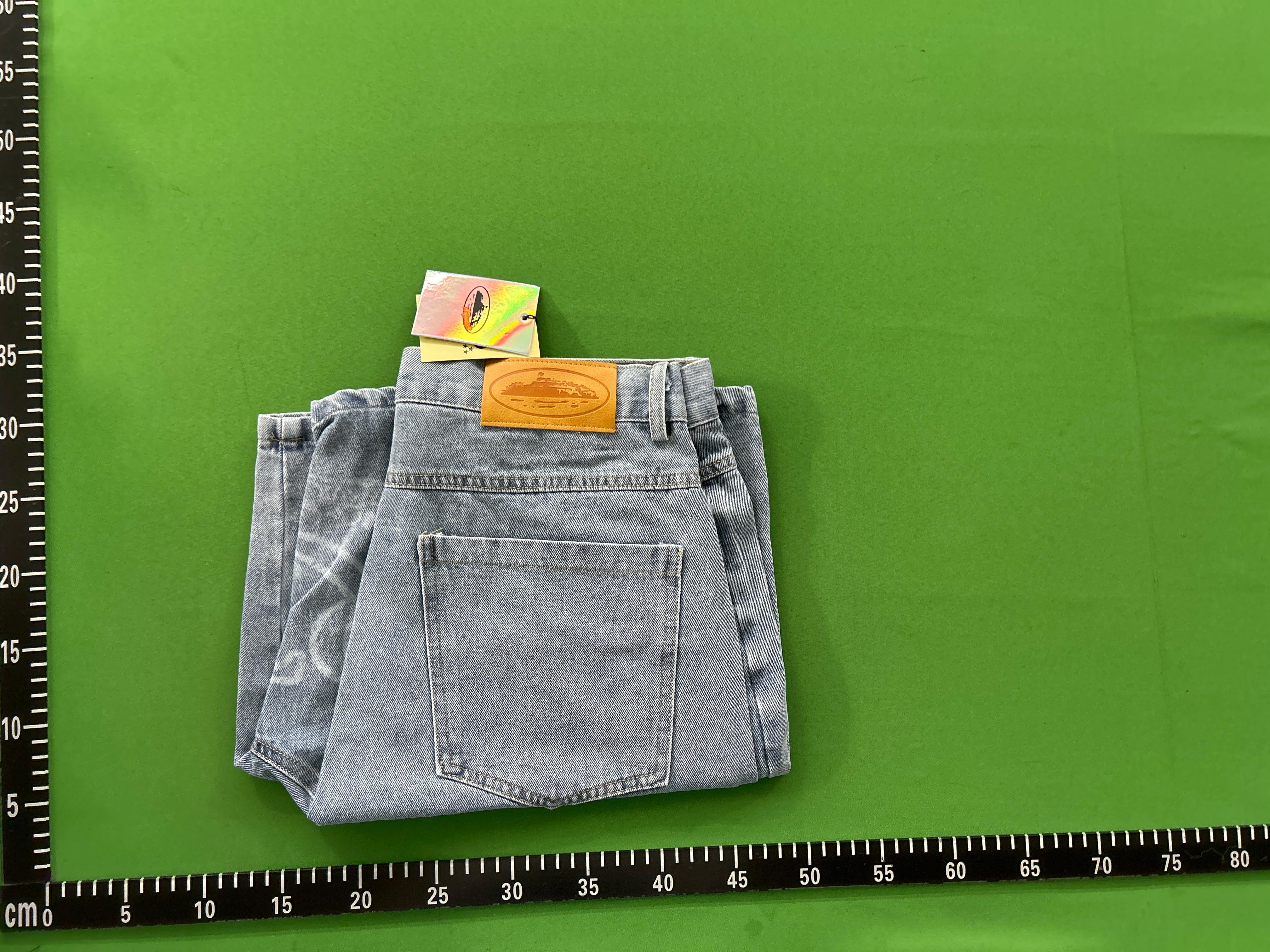 Foto QC 1 de Vivienne Westwood Logo Embroidered Denim Shorts Light Blue