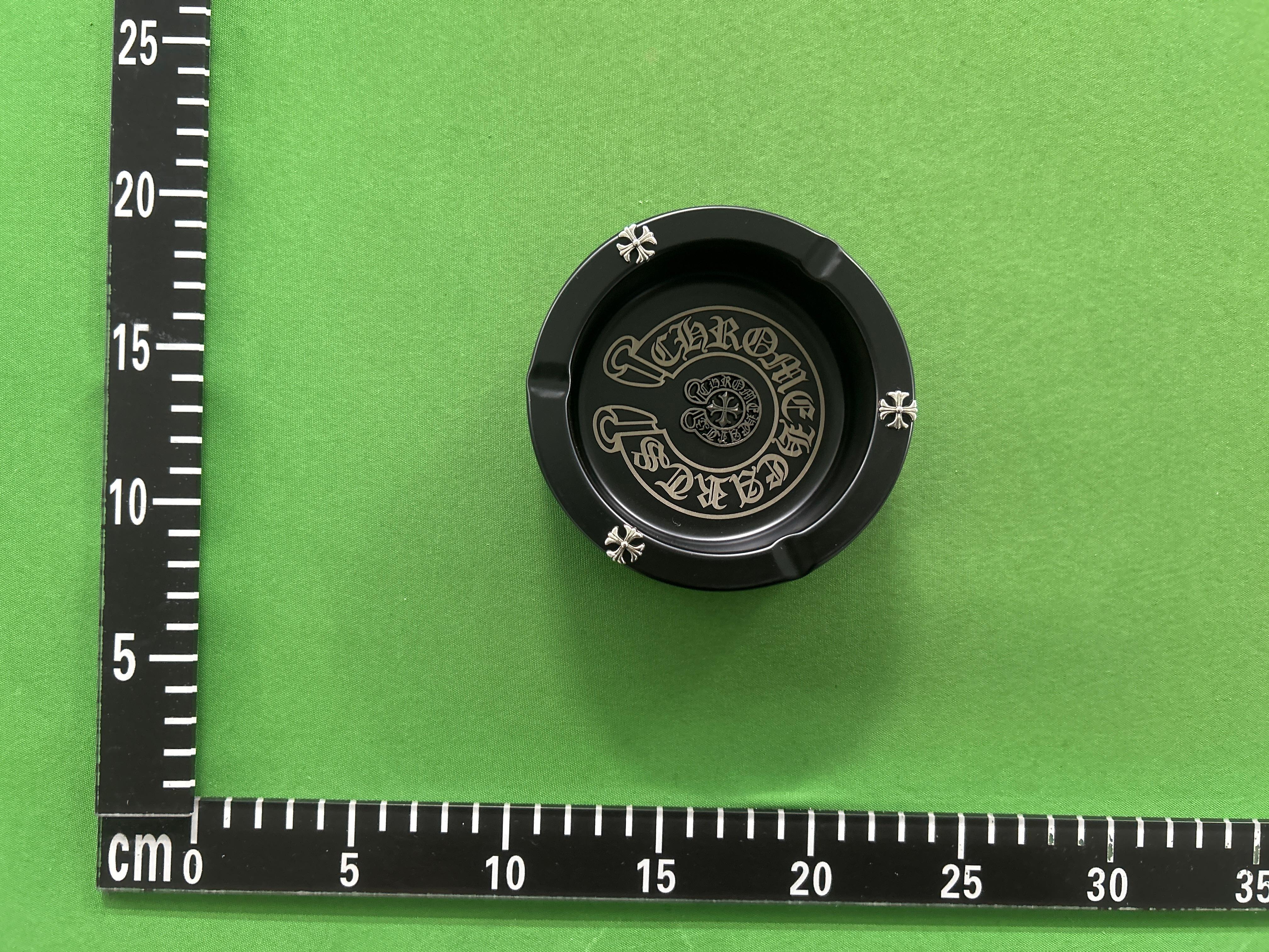 Foto QC 3 de Chrome Hearts Horseshoe Plus Cross Ashtray Black