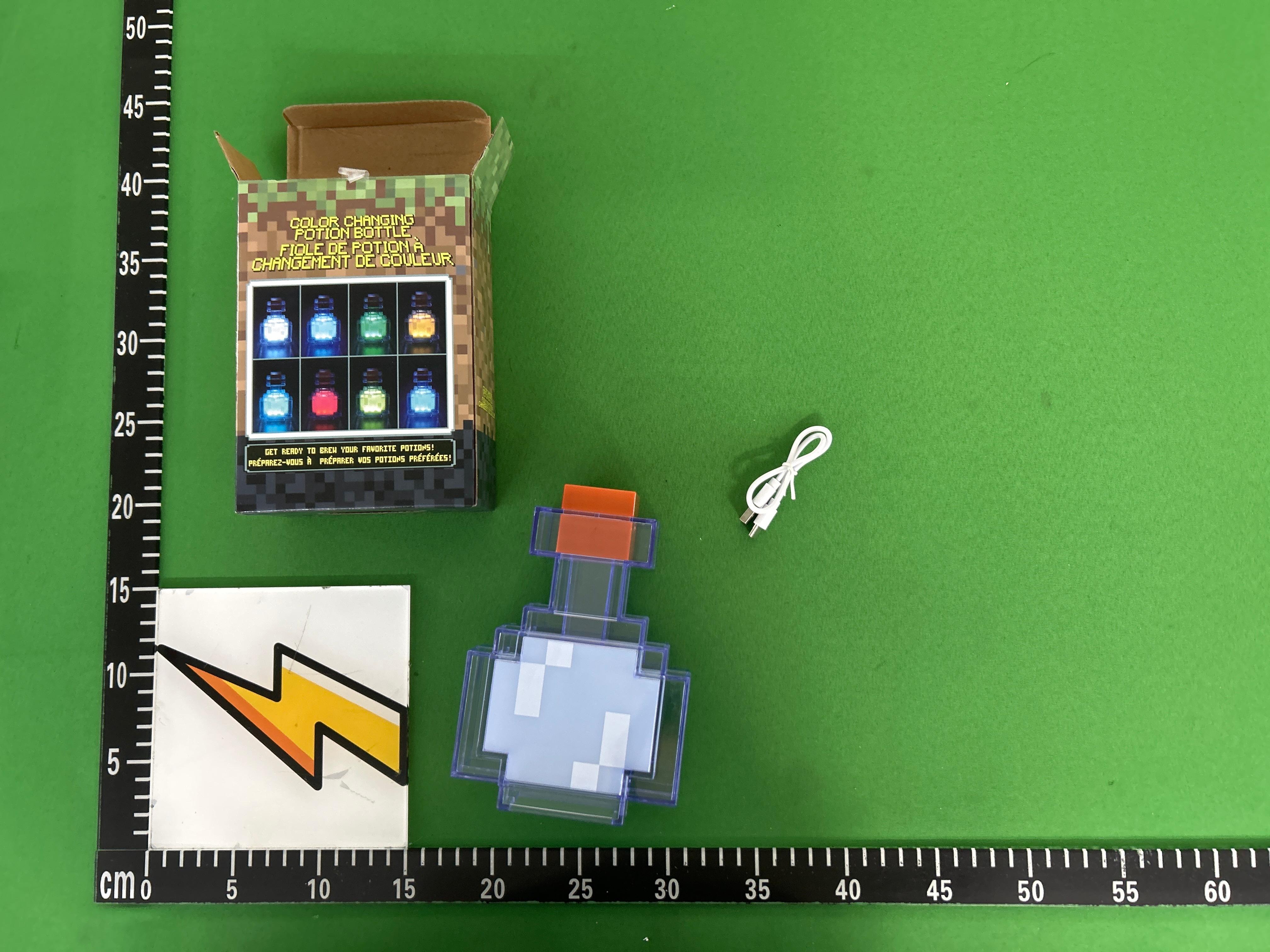Foto QC 4 de Minecraft Minecraft Click and Switch Sword and Pickaxe Plastic Toy