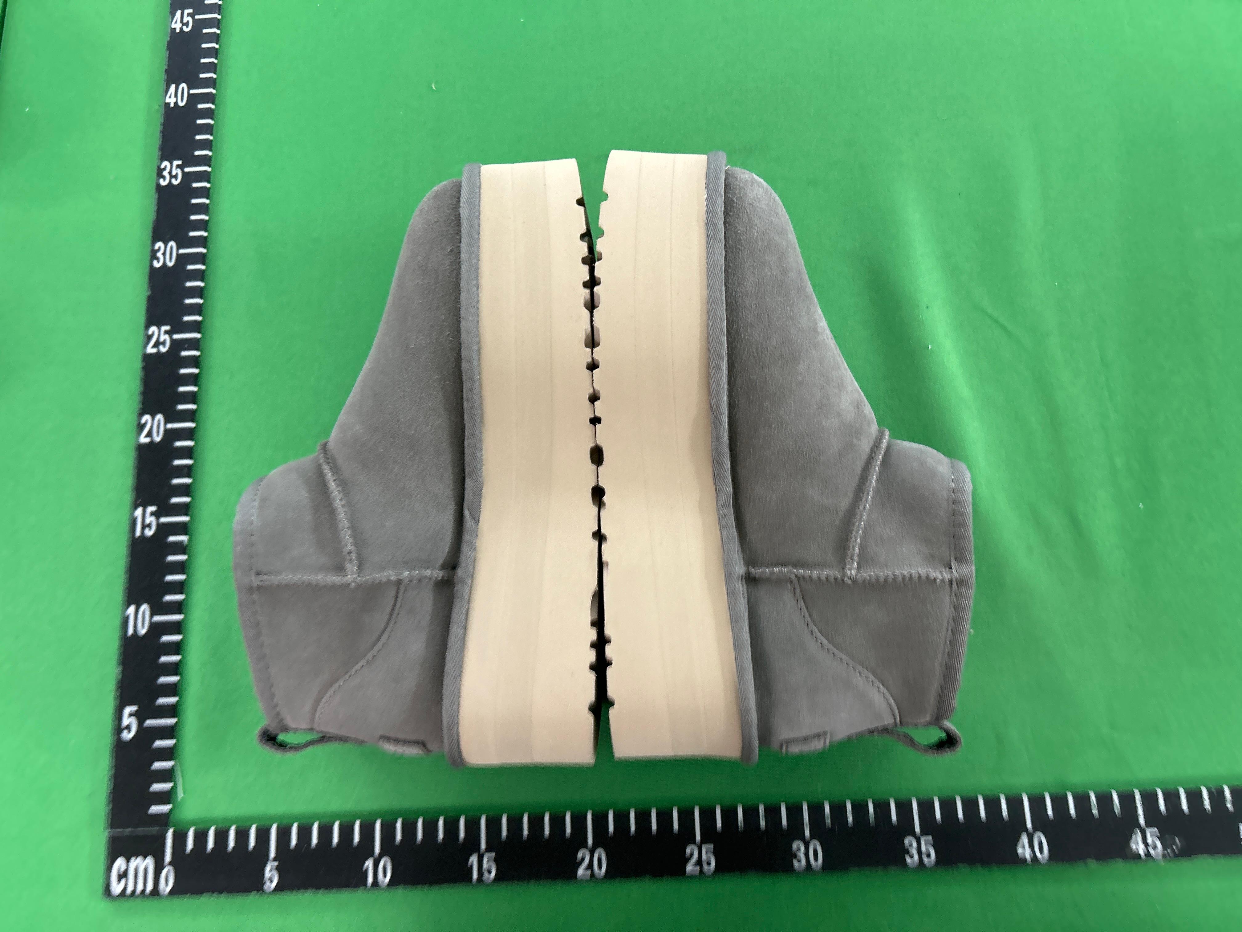 Foto QC 5 de UGG Mini Bailey Button Bling Chestnut Suede