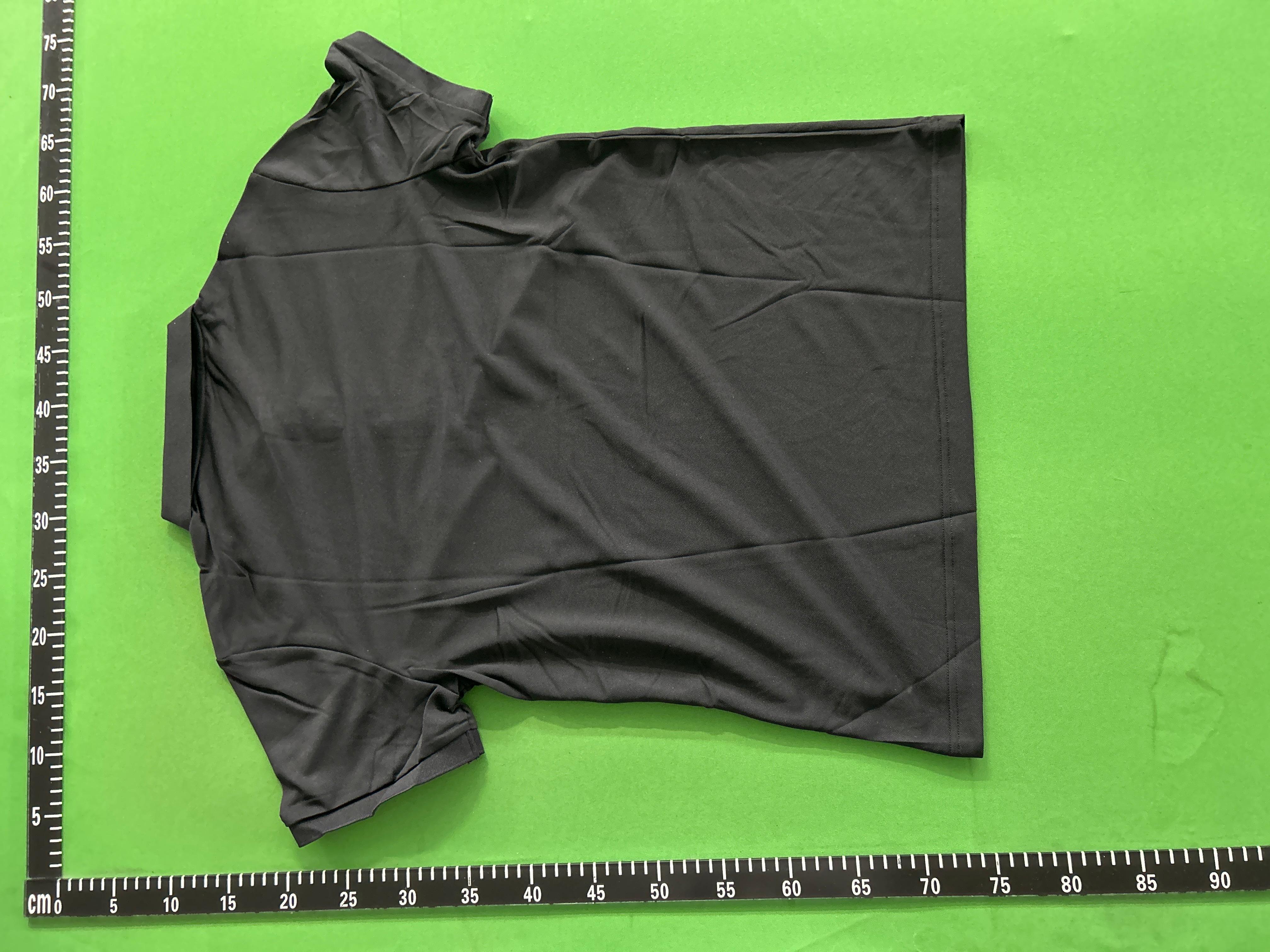 Foto QC 8 de Moncler Tricolor Trim Felt Logo Polo Shirt Grey