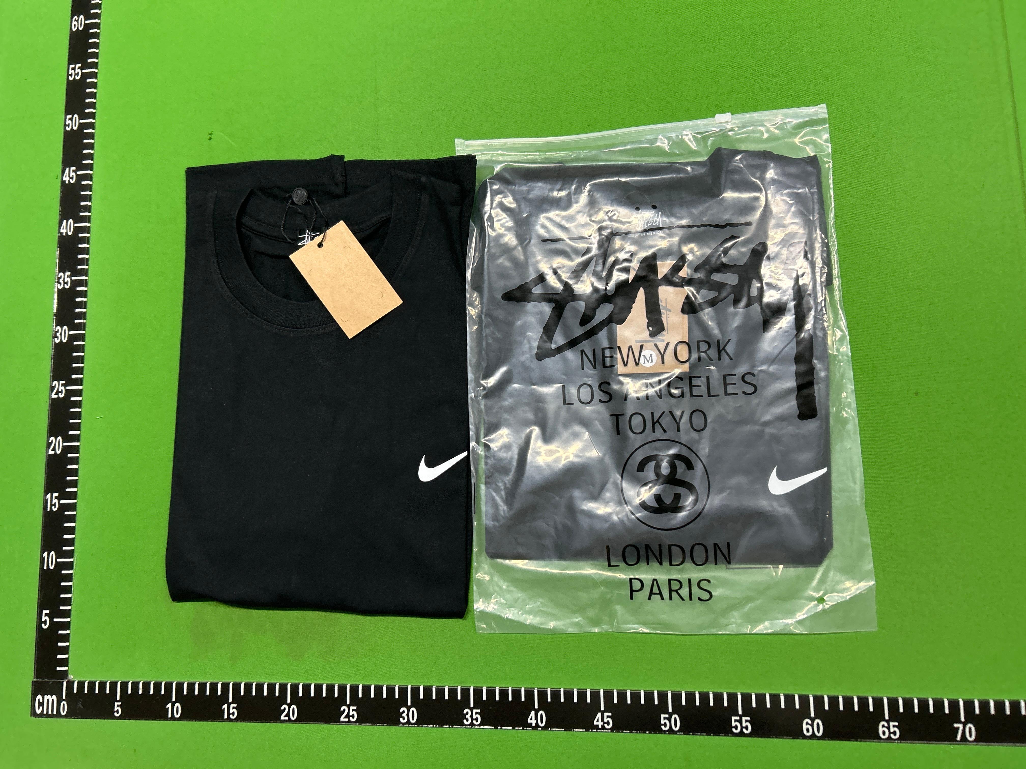 Foto QC 1 de Stüssy T-shirt Strawberry World Tour White