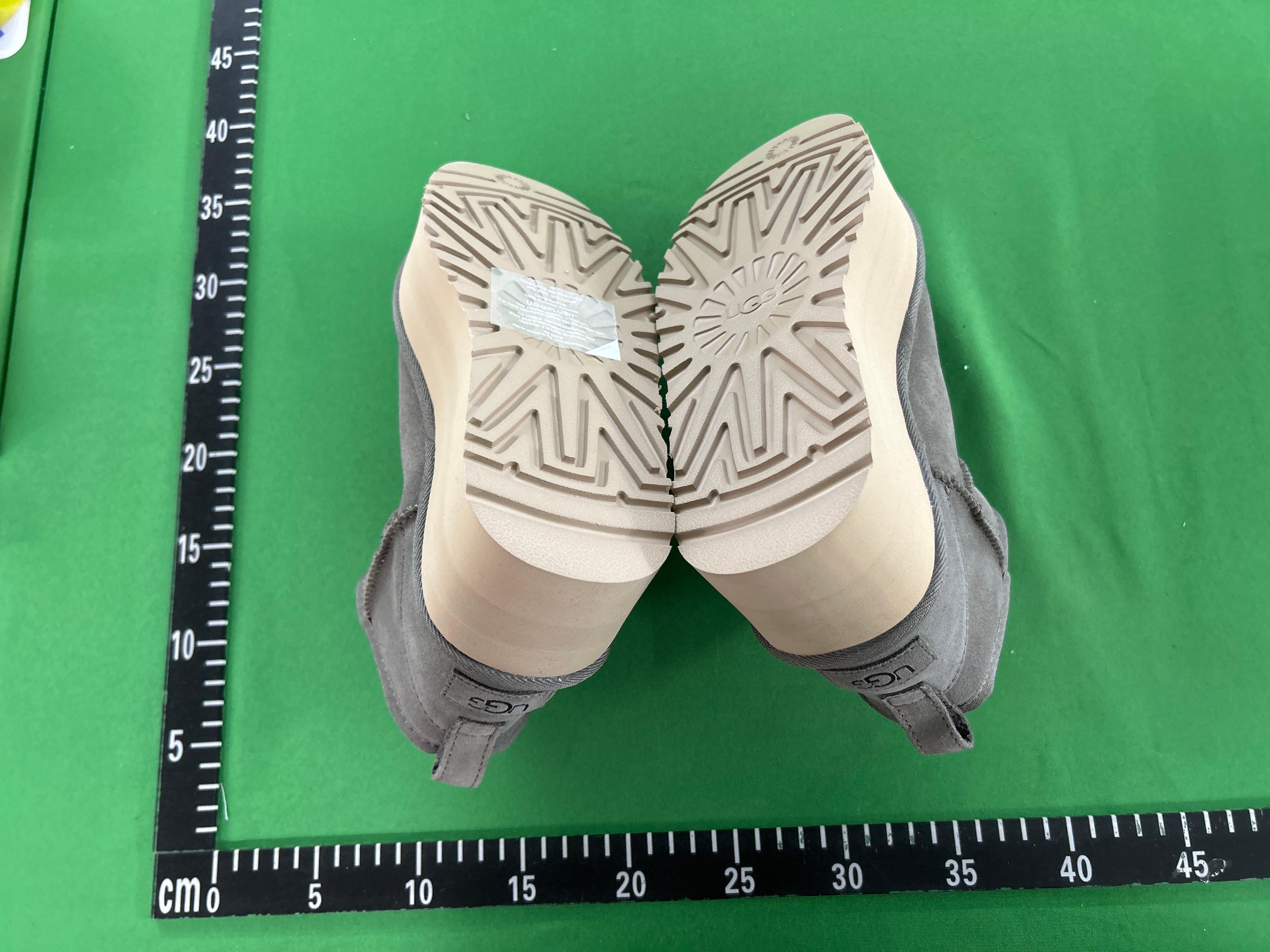 Foto QC 6 de UGG Mini Bailey Button Bling Chestnut Suede