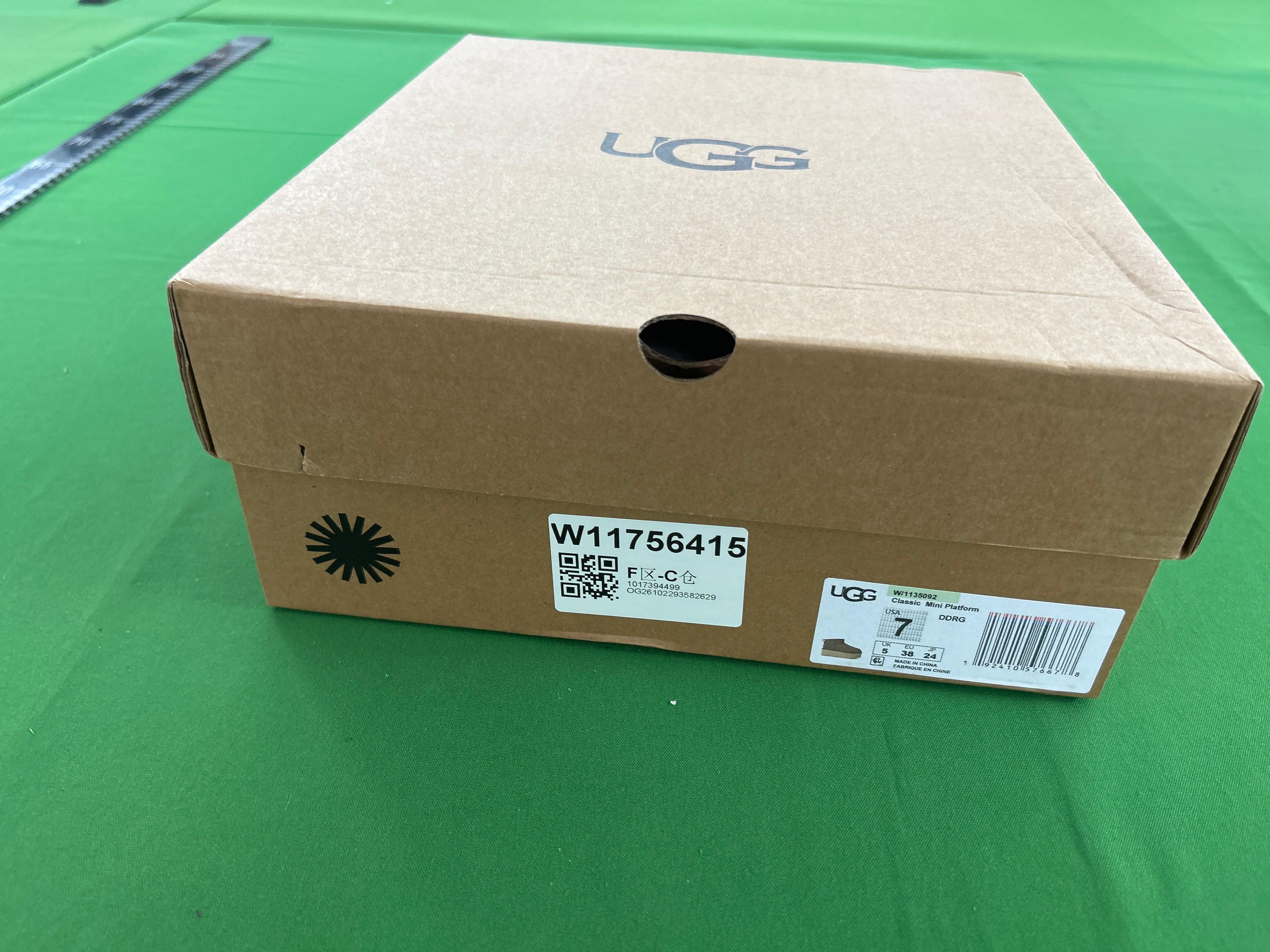 Foto QC 1 de UGG Mini Bailey Button Bling Chestnut Suede
