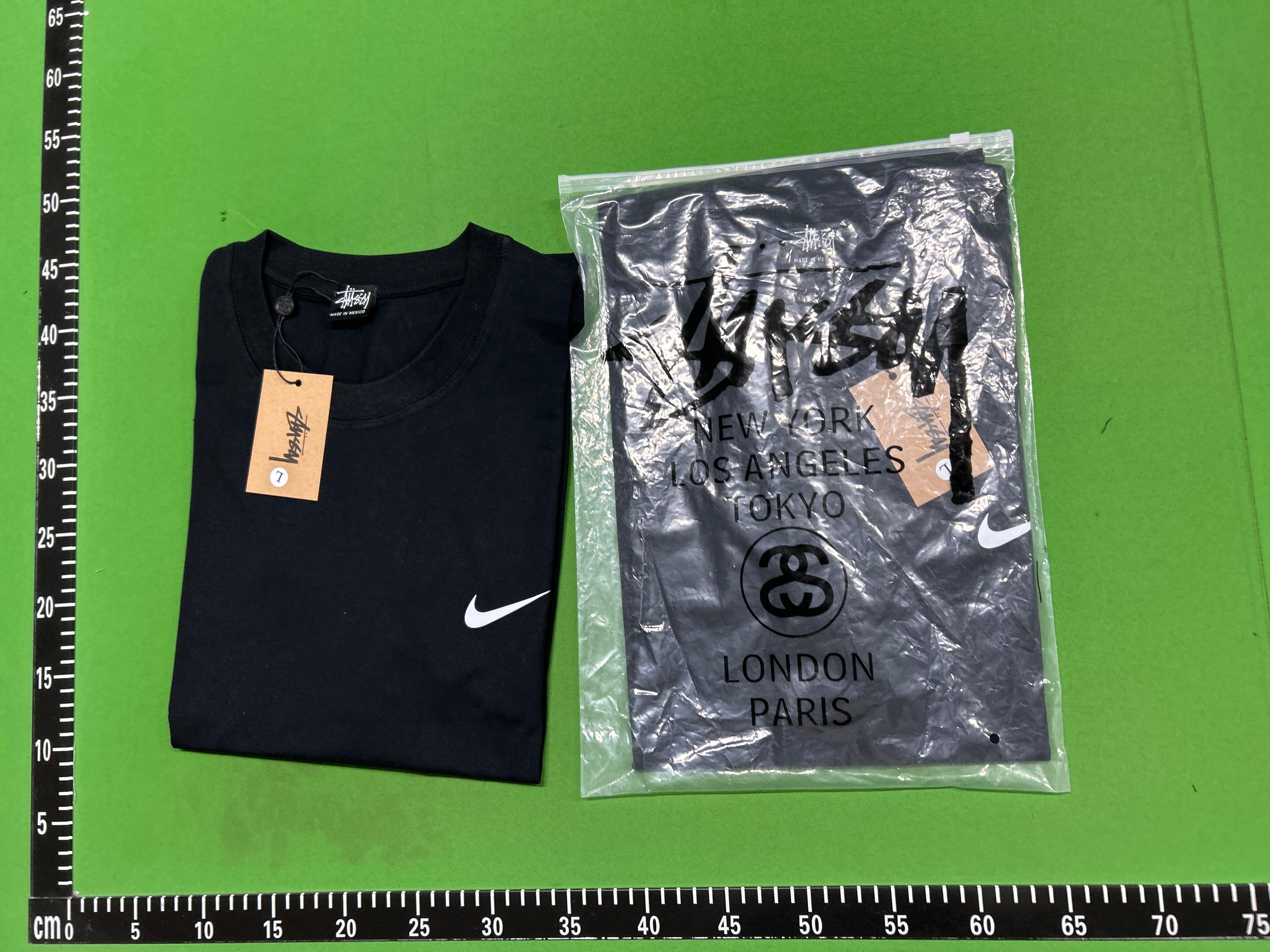 Foto QC 5 de Stüssy T-shirt Strawberry World Tour White