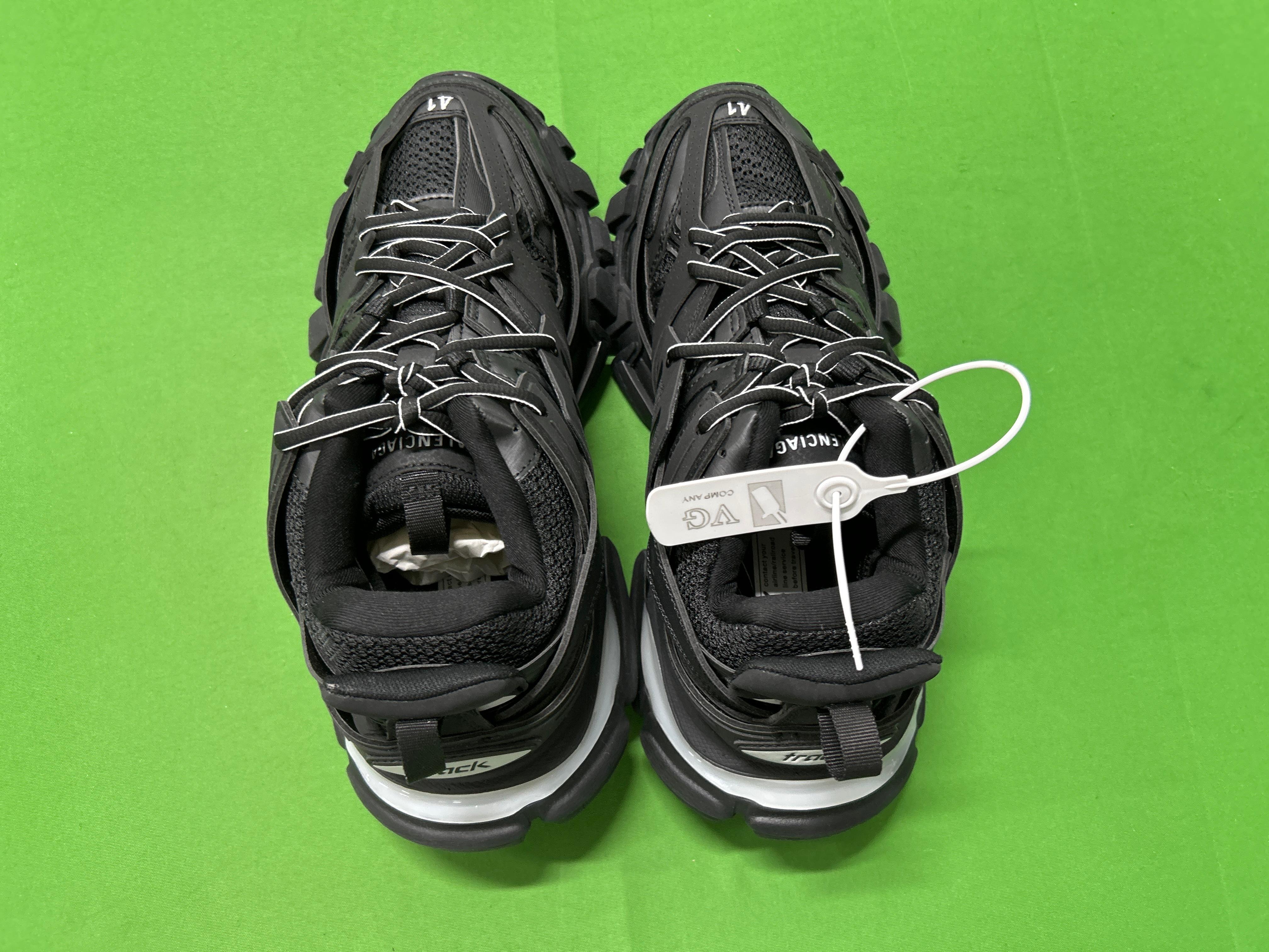 Foto QC 3 de Balenciaga Track LED Sneakers Black