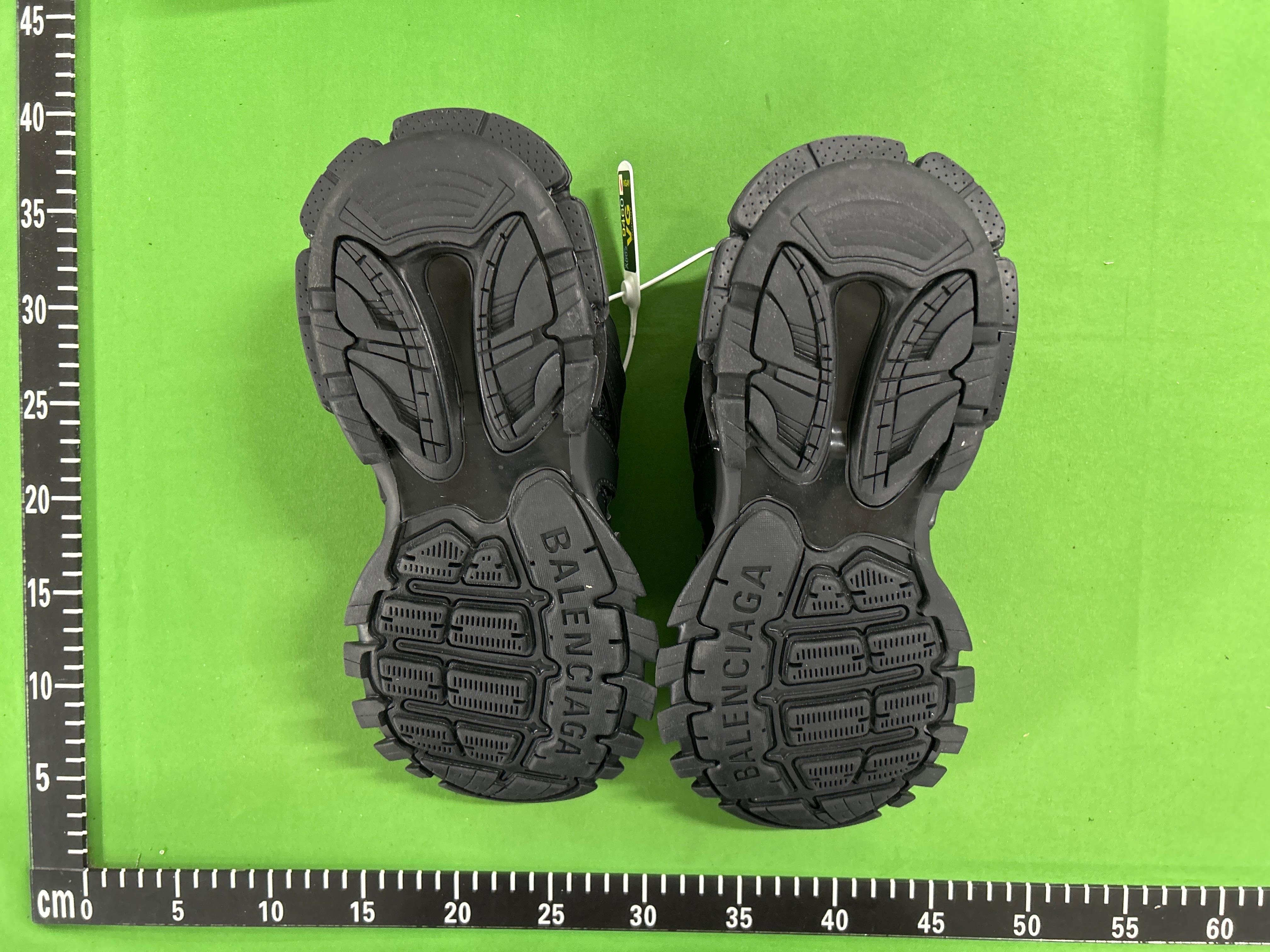 Foto QC 7 de Balenciaga Track LED Trainer Black White 542023 W3AC1 1090