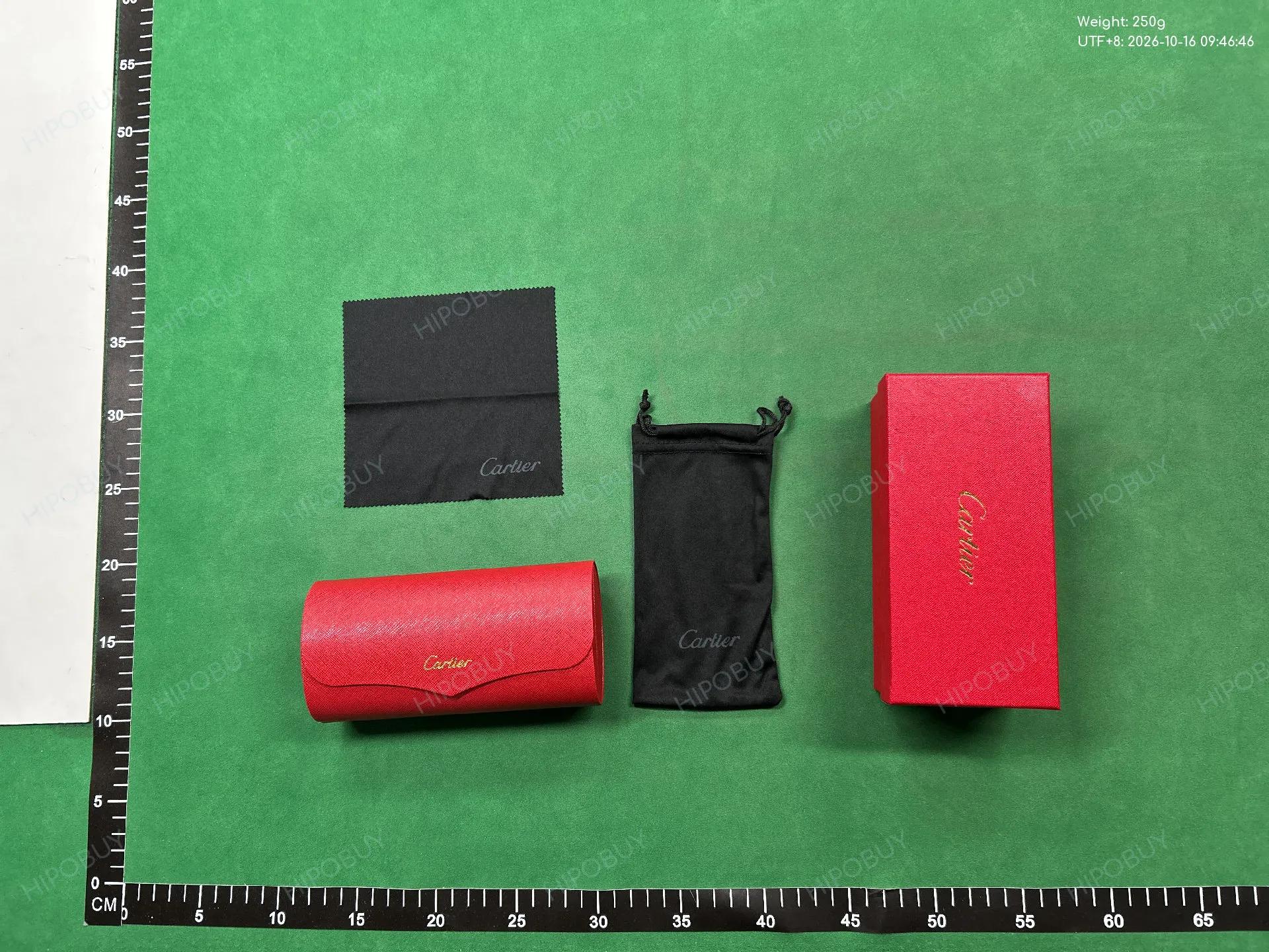 Foto QC 3 de Cartier Grained Leather Sunglasses Case Set Red