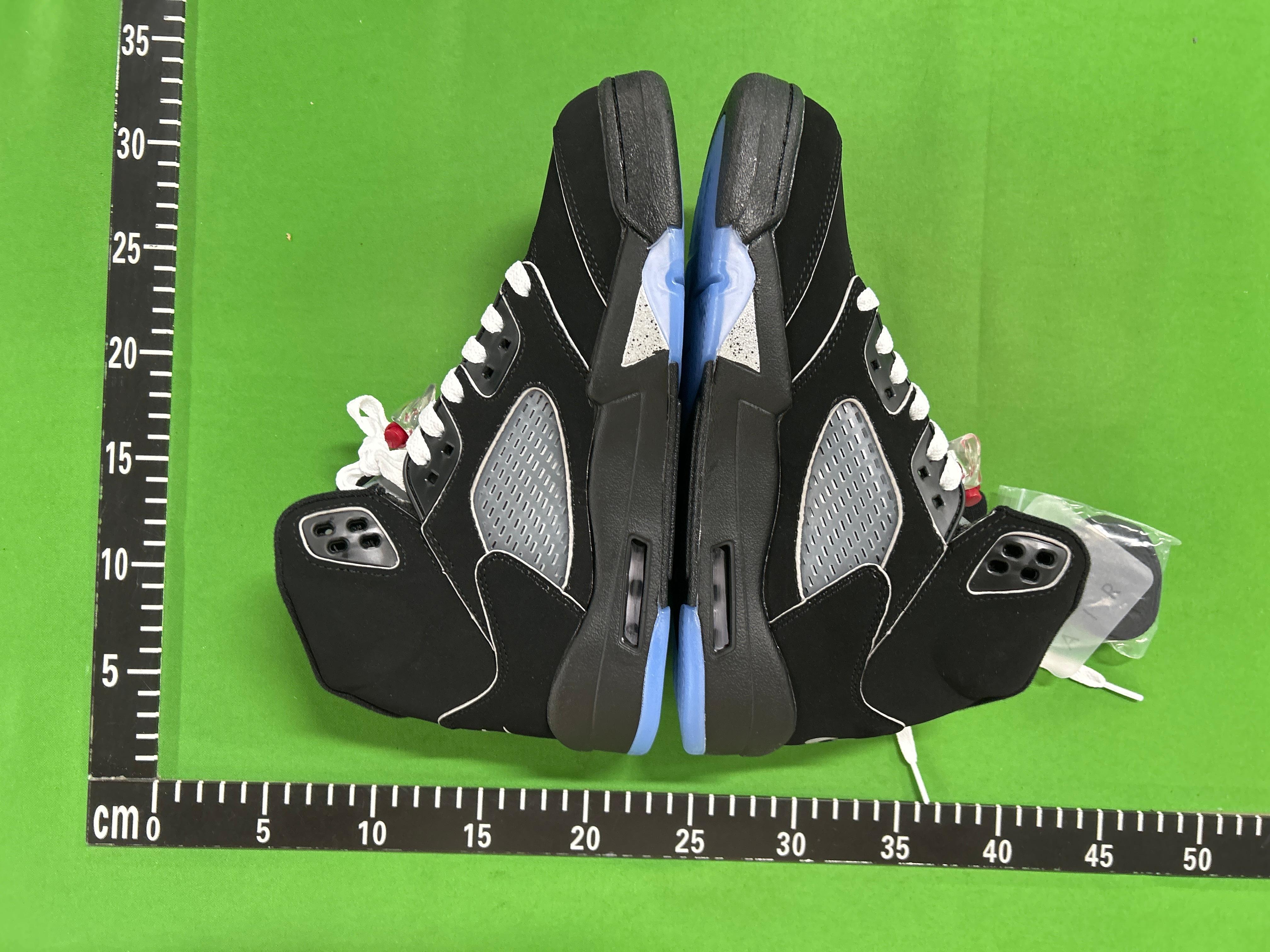 Foto QC 4 de Jordan 5 Retro Wolf Grey 136027-005