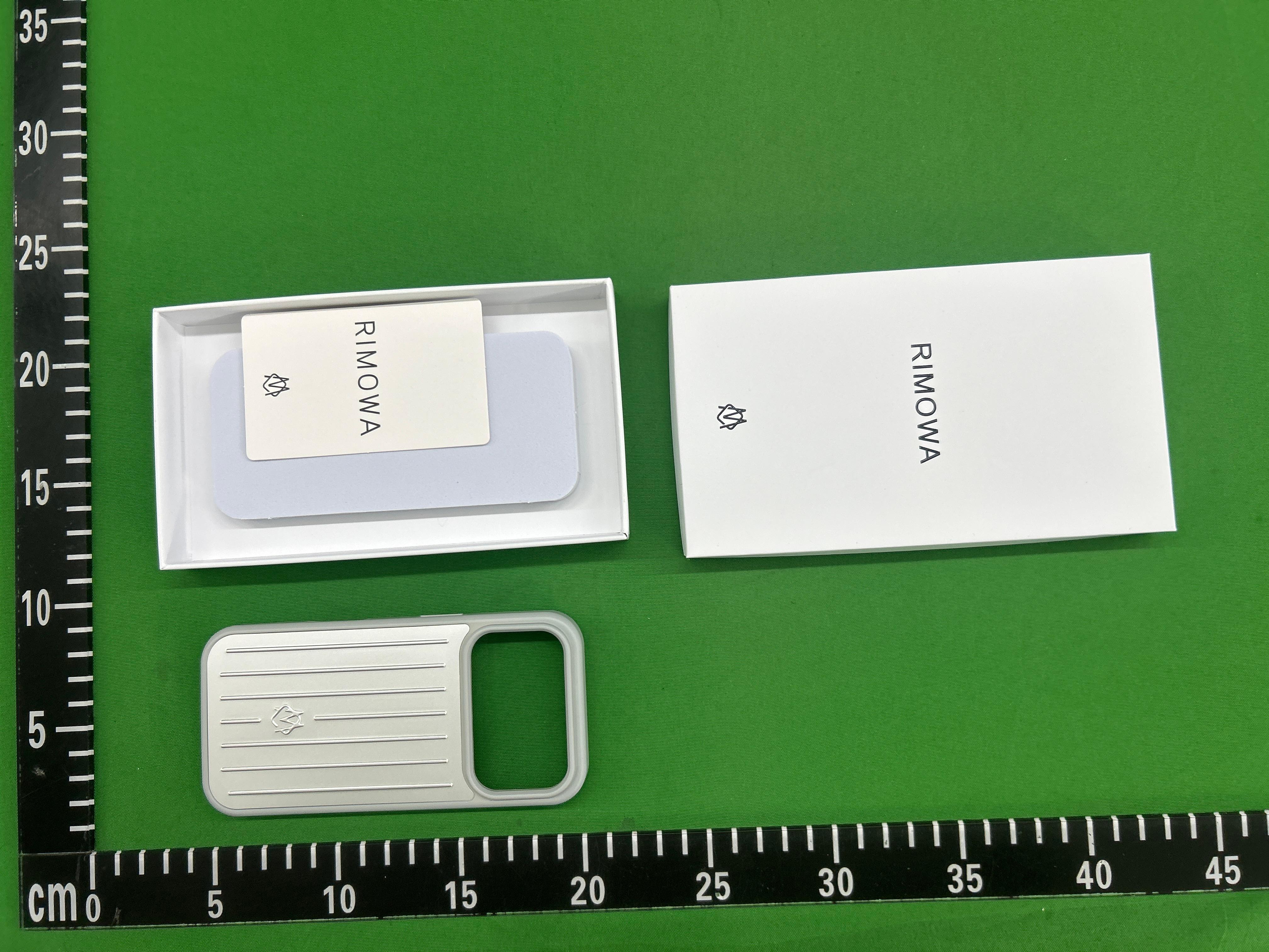 Foto QC 6 de Rimowa Aluminum Case for iPhone 16 Pro Max Silver