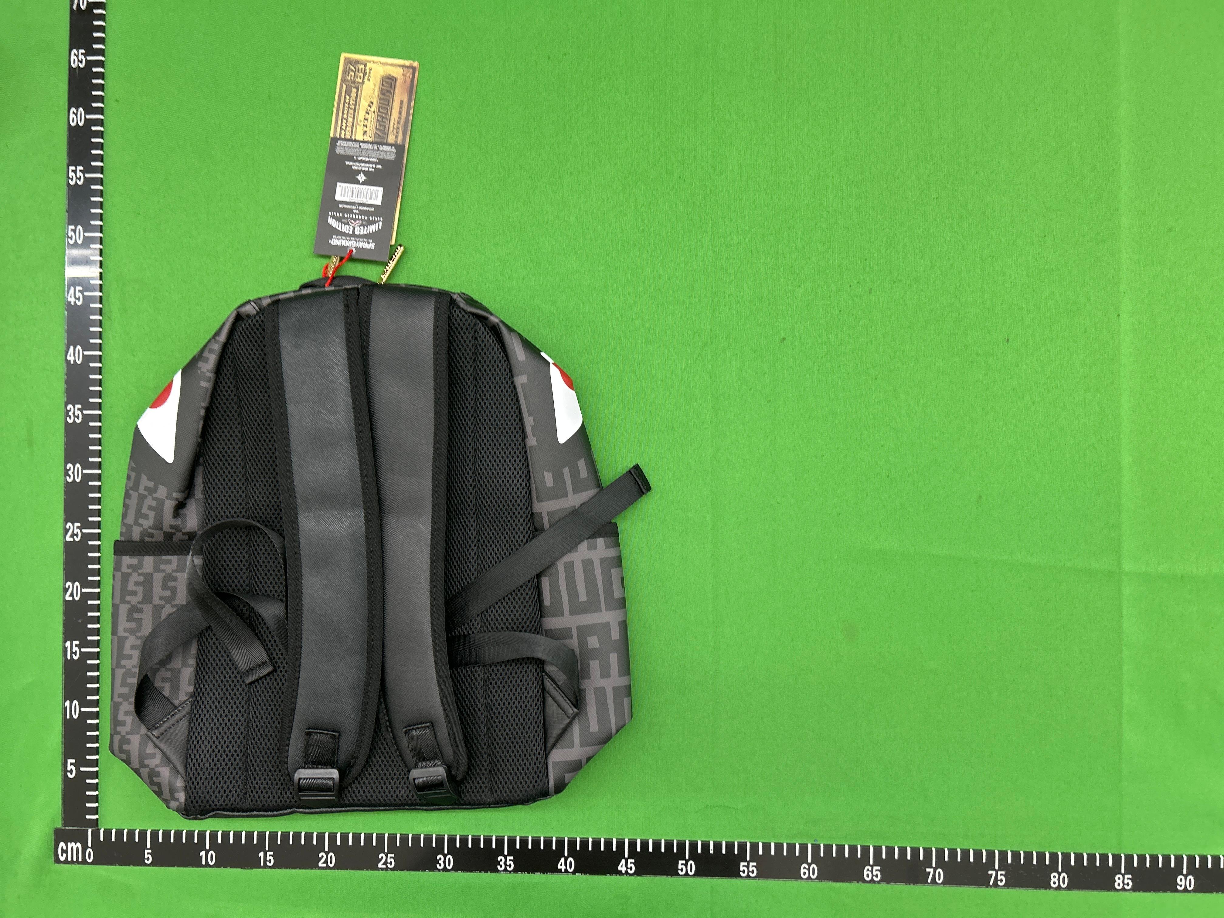 Foto QC 2 de Sprayground x Pink Panther Painting Sharkmouth DLXR Backpack 20L Black Checkerboard