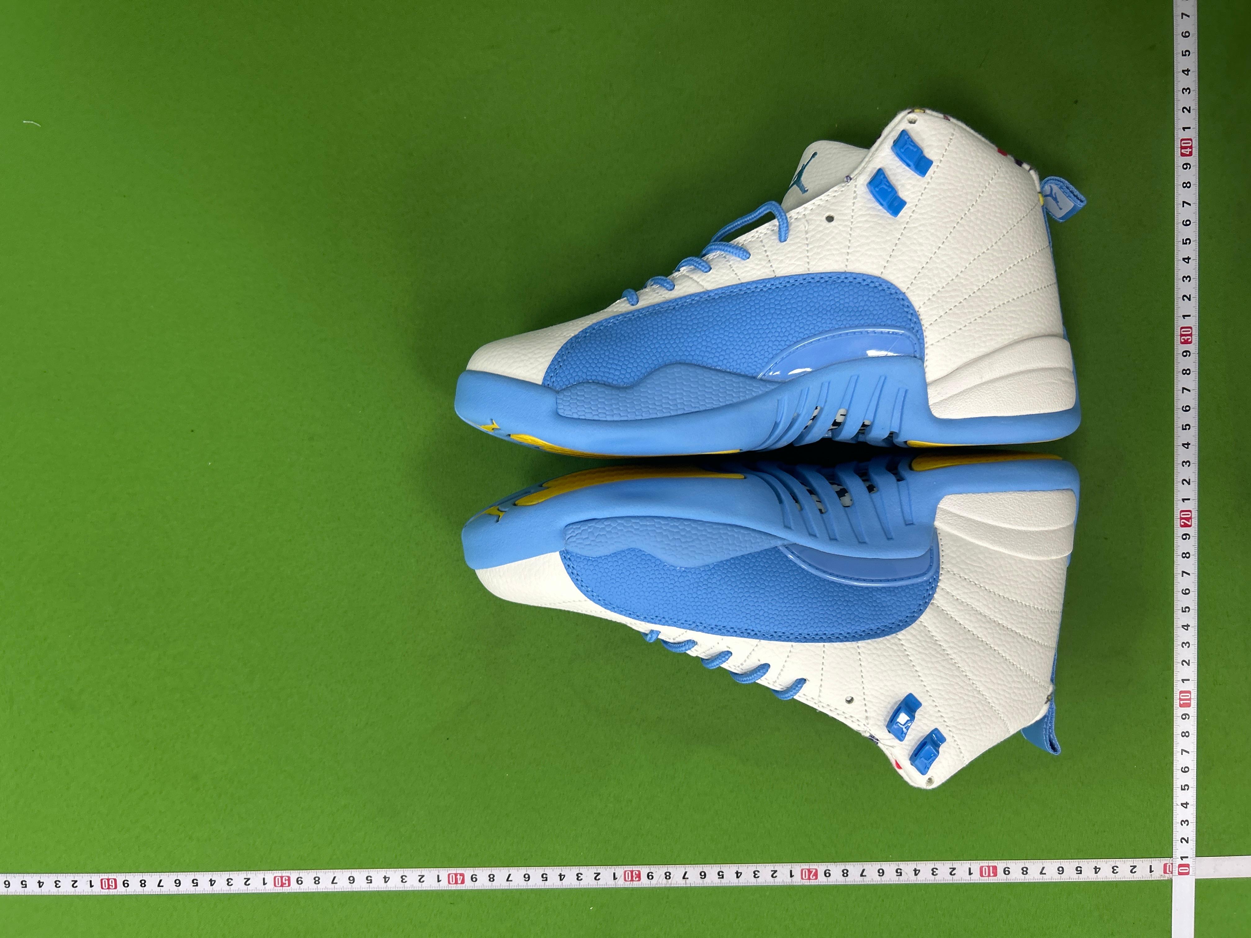 Foto QC 4 de Jordan 12 Retro University Gold 130690-070