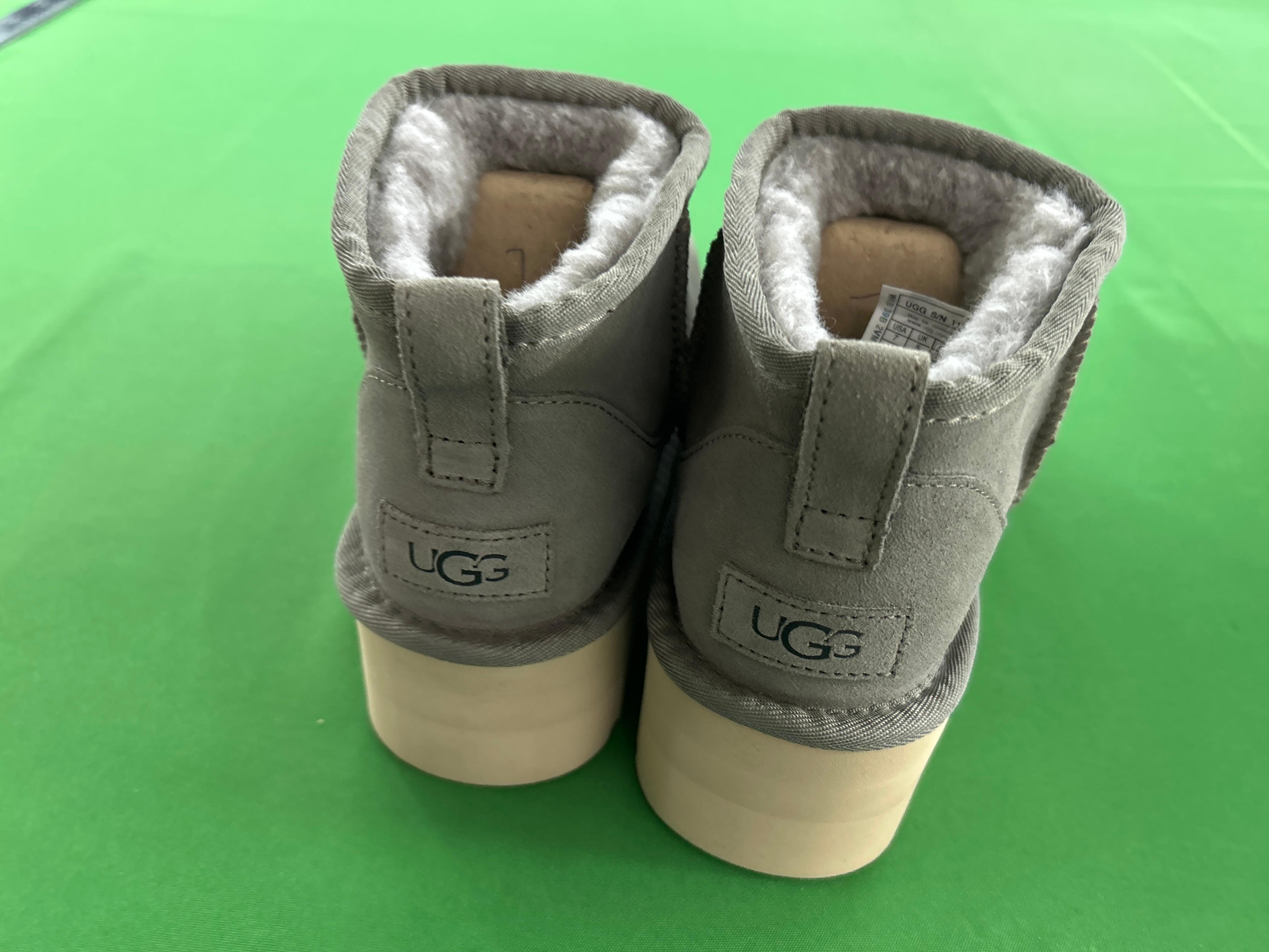 Foto QC 3 de UGG Mini Bailey Button Bling Chestnut Suede