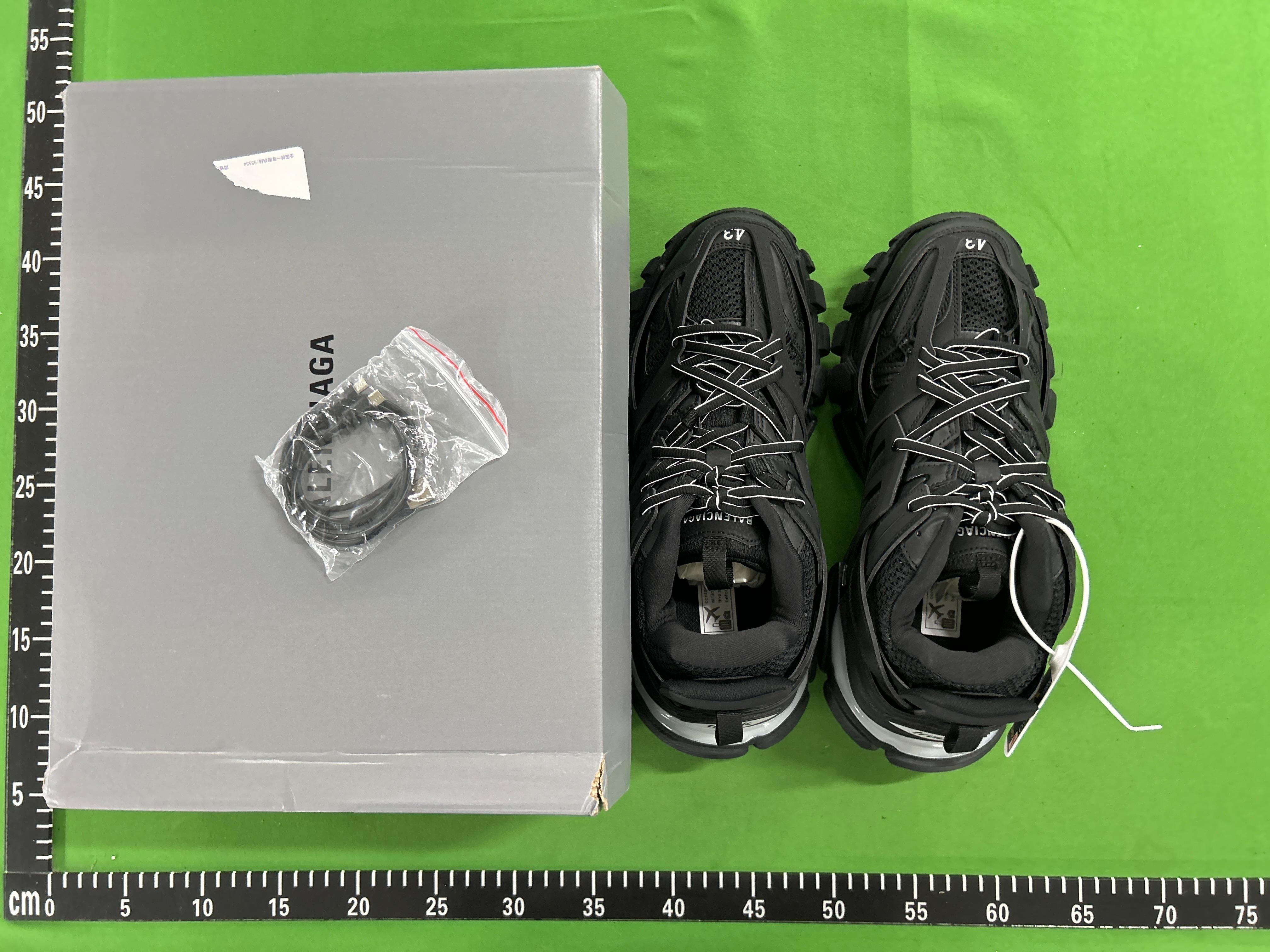 Foto QC 2 de Balenciaga Track LED Trainer Black White 542023 W3AC1 1090