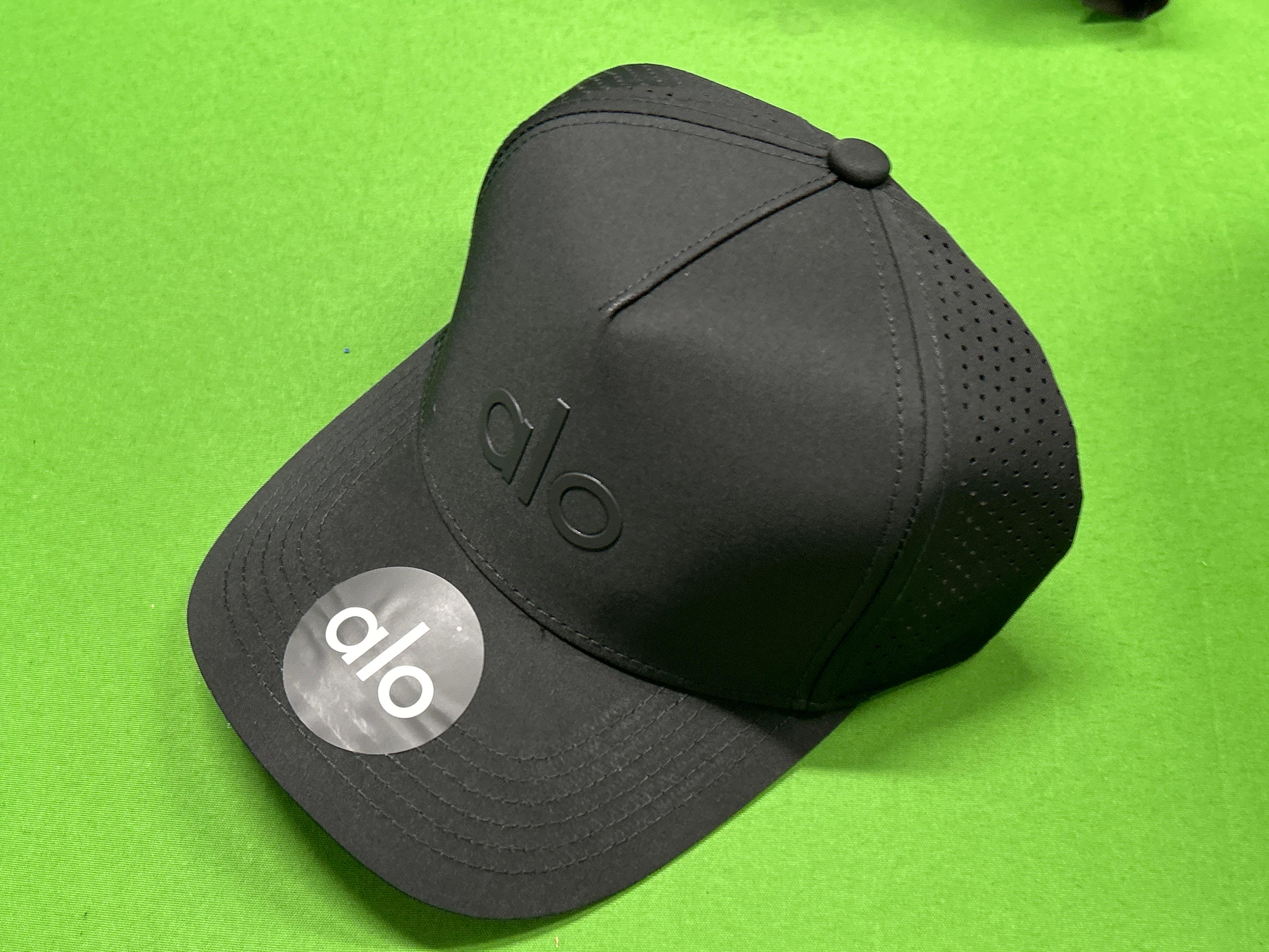 Foto QC 7 de Alo Yoga Performance Off-Duty Cap Black